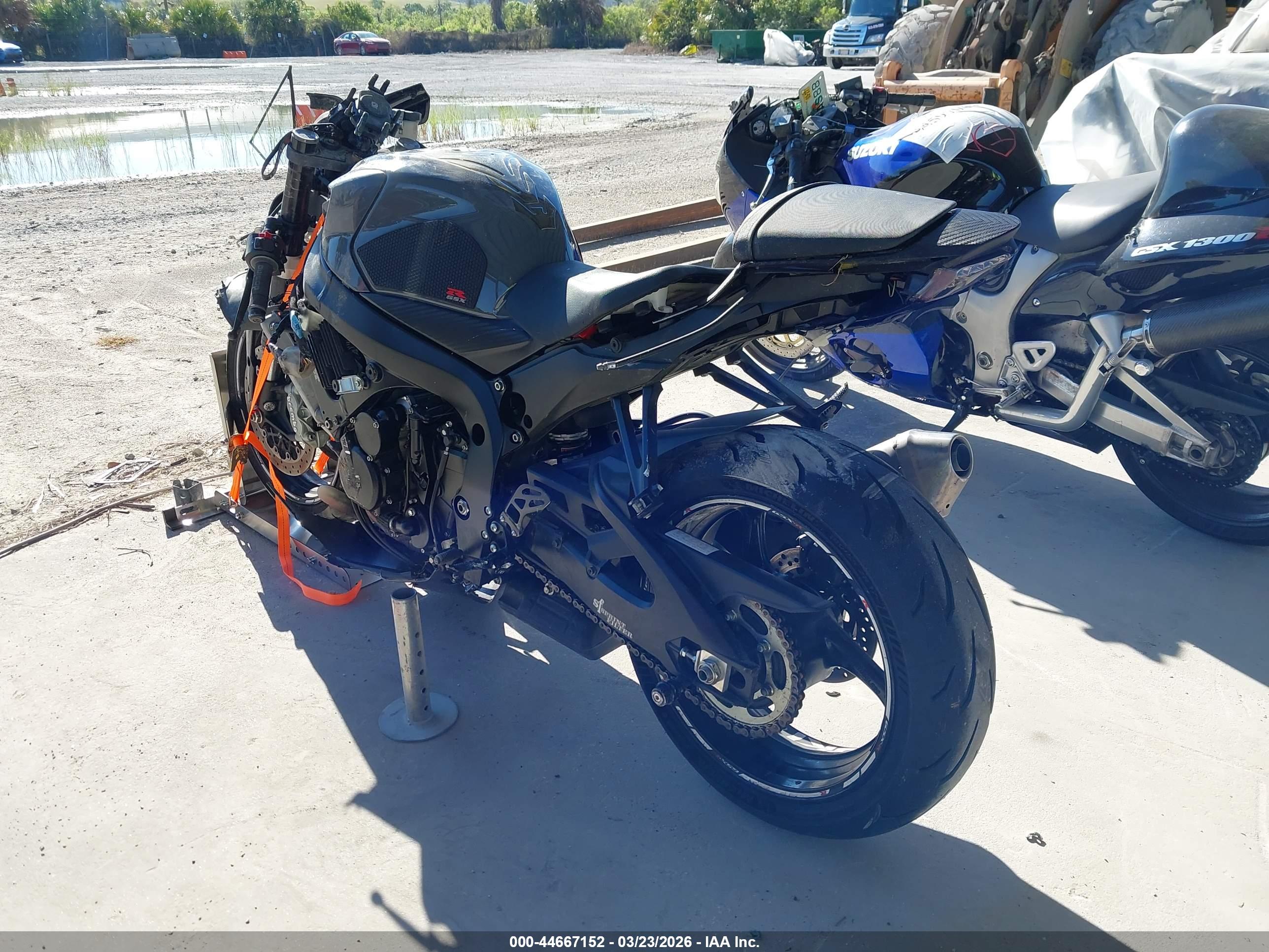 SUZUKI GSX-R600 image 3