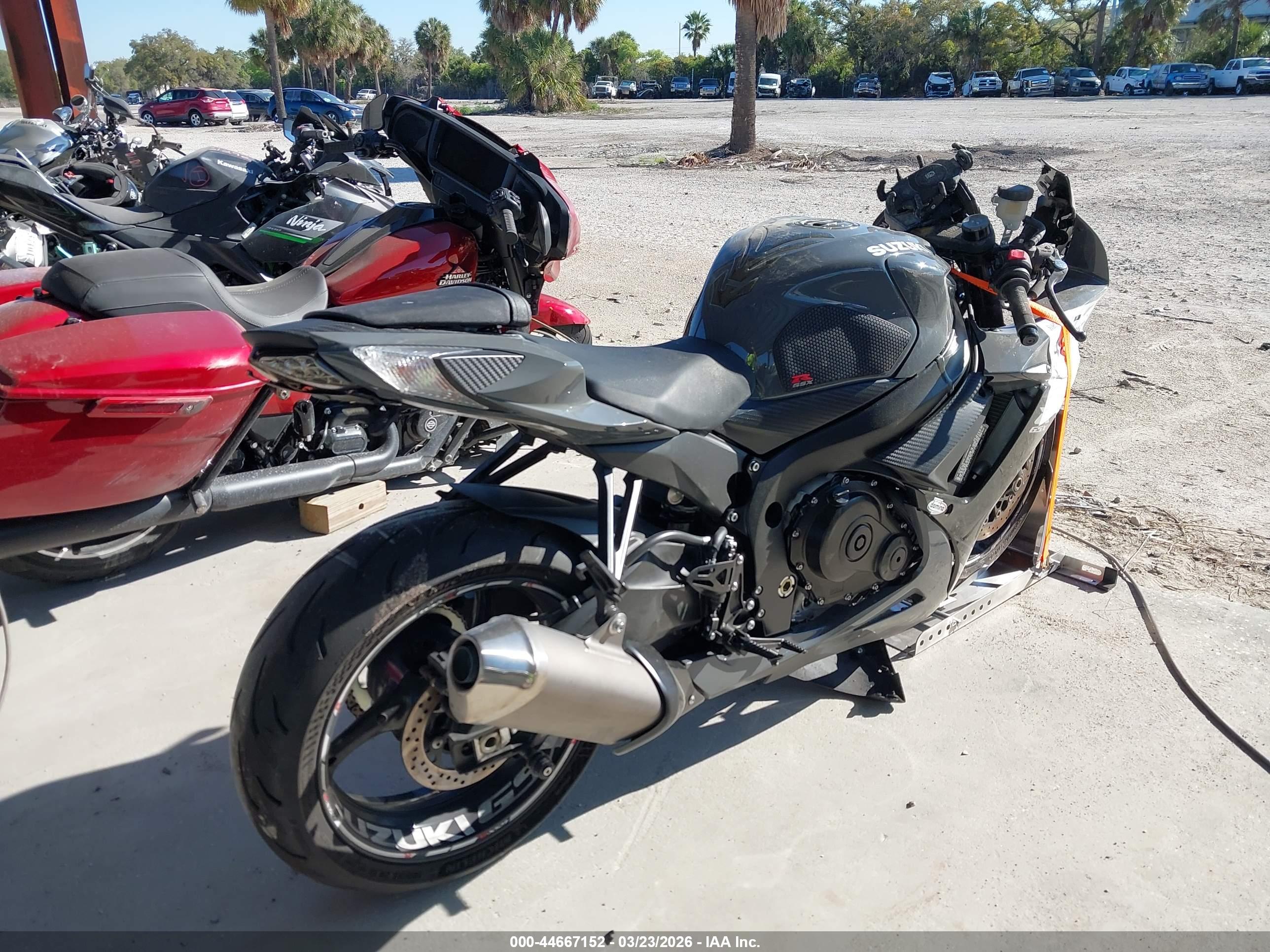 SUZUKI GSX-R600 image 4