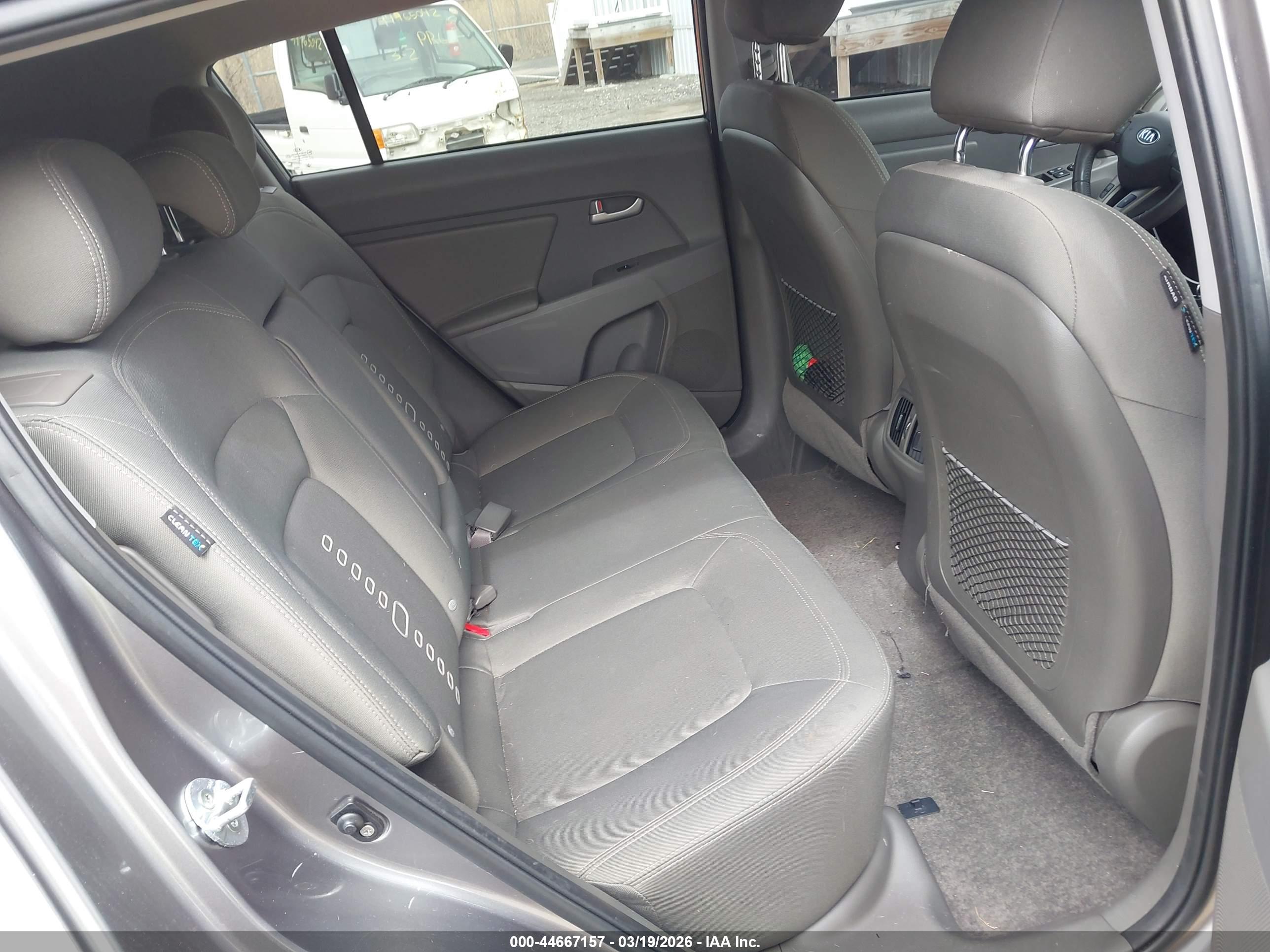 KIA SPORTAGE image 8