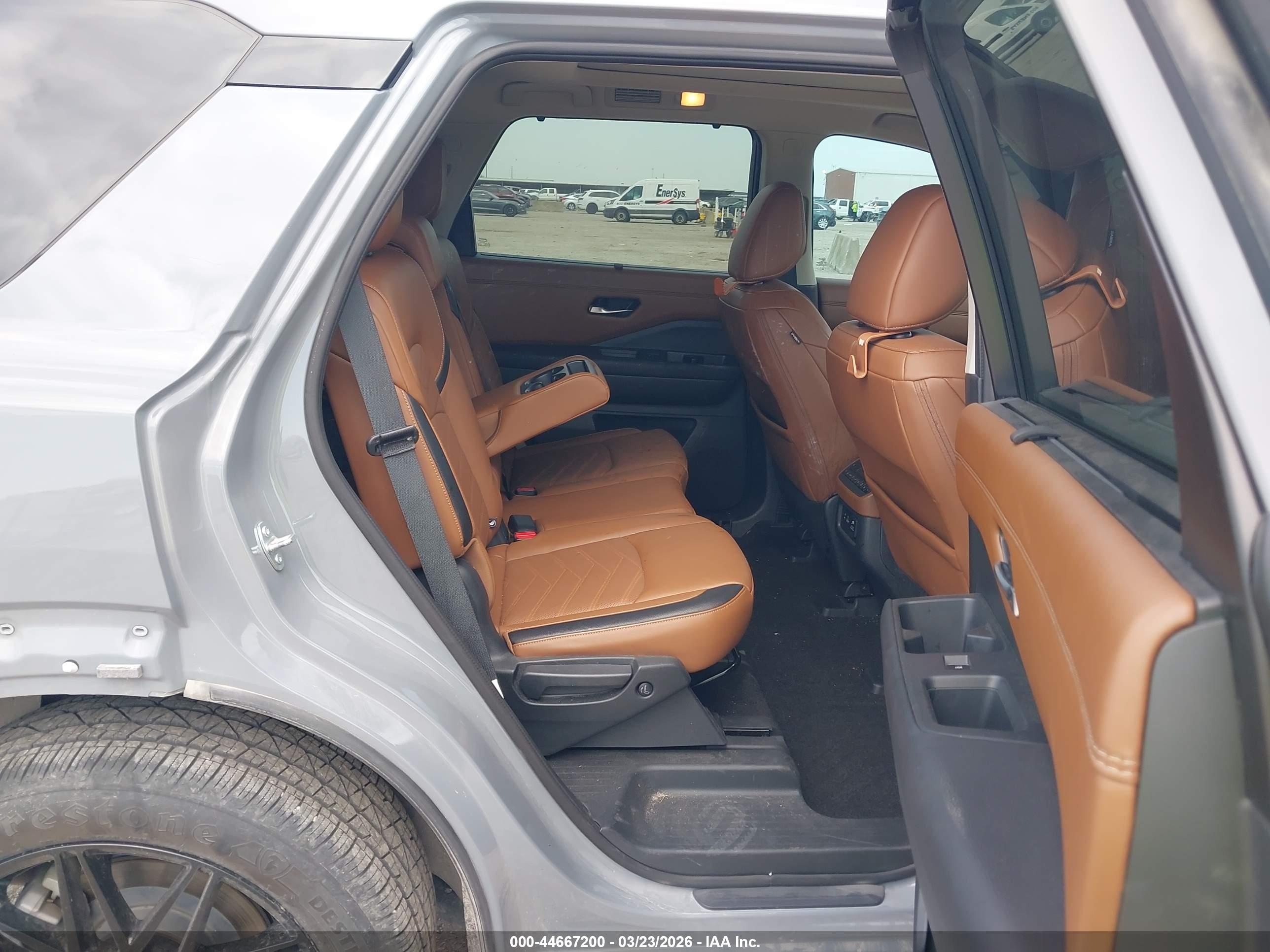 NISSAN PATHFINDER image 8