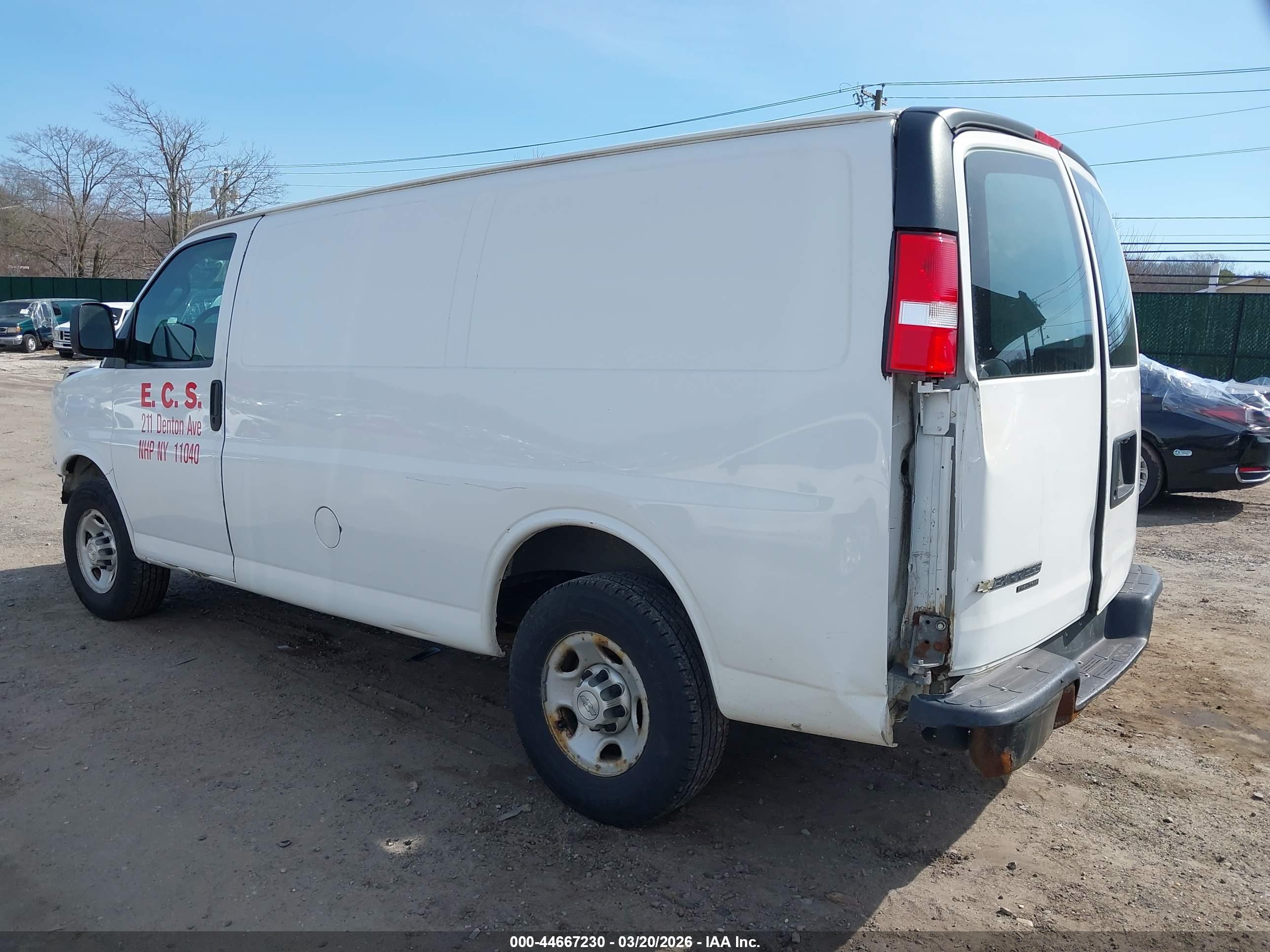 CHEVROLET EXPRESS image 3