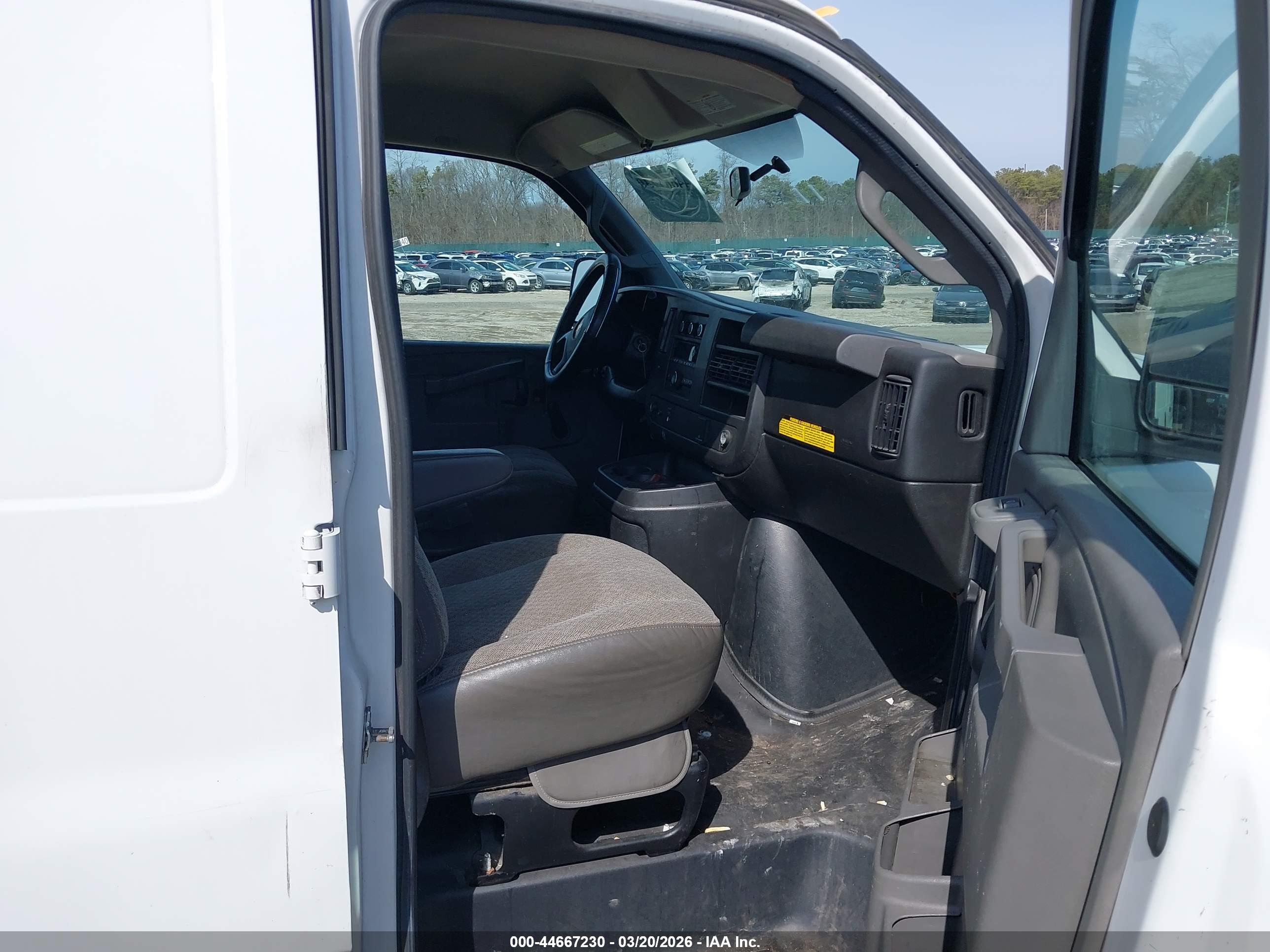 CHEVROLET EXPRESS image 5