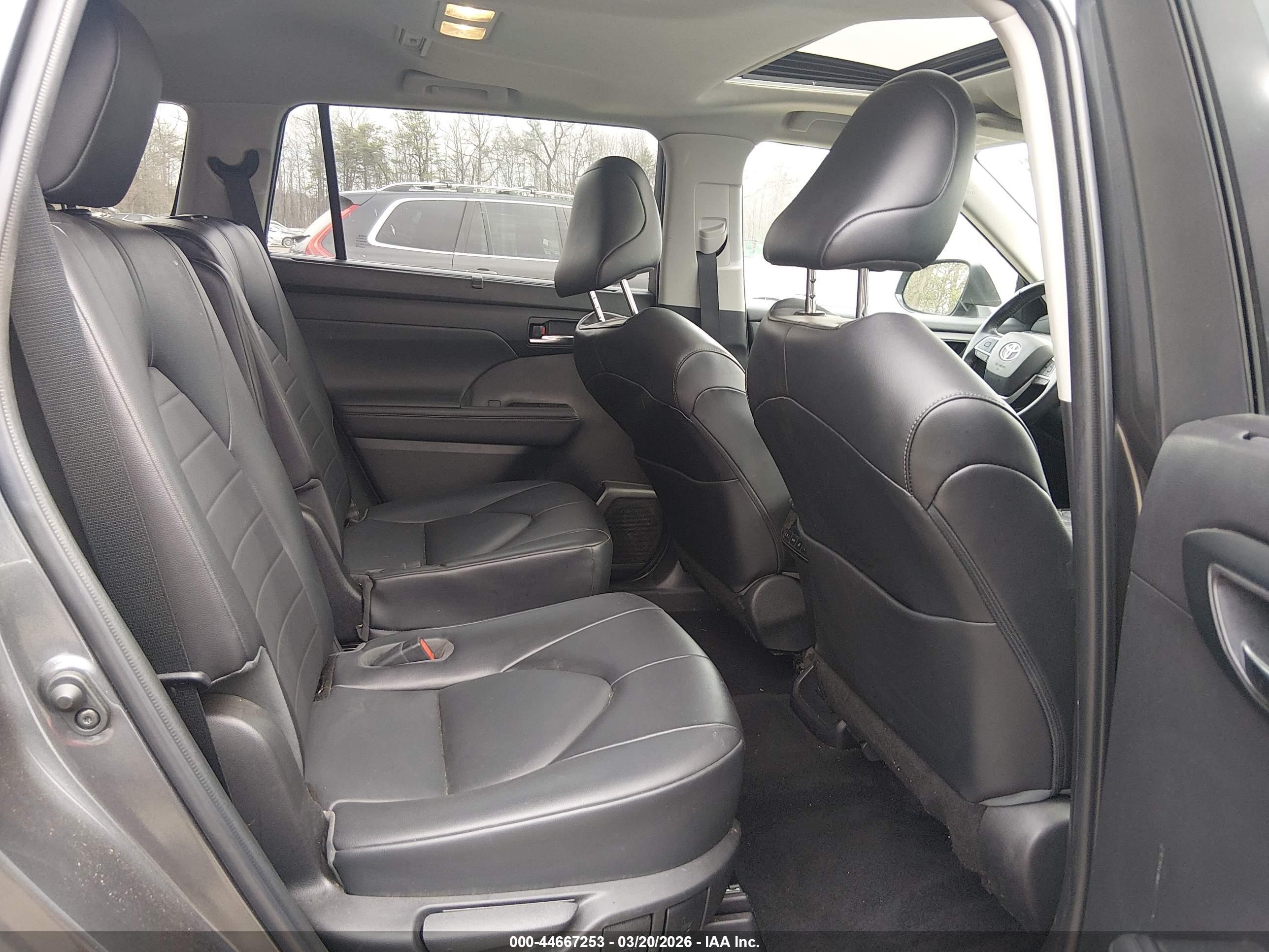 TOYOTA HIGHLANDER image 8