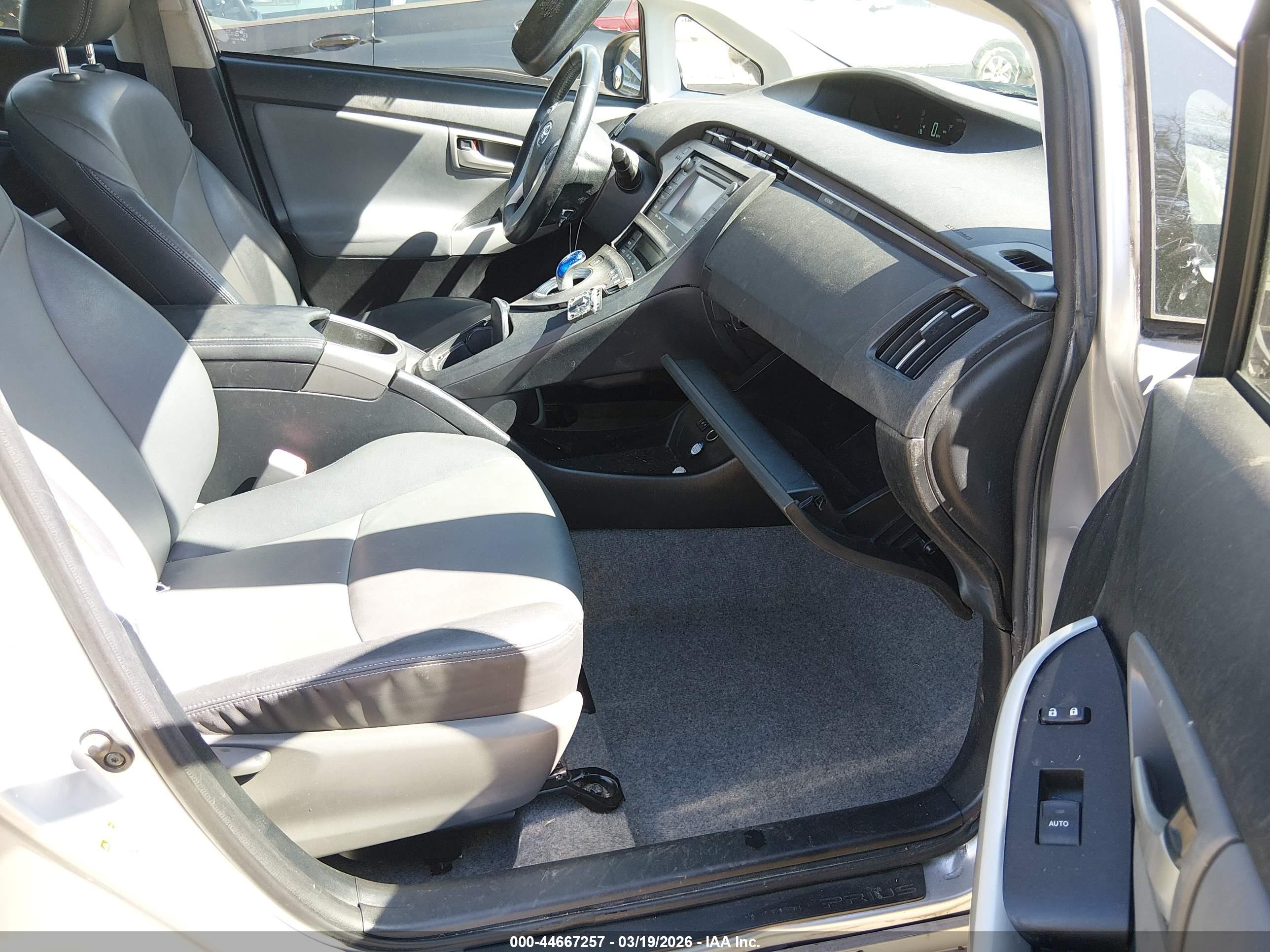 TOYOTA PRIUS image 5
