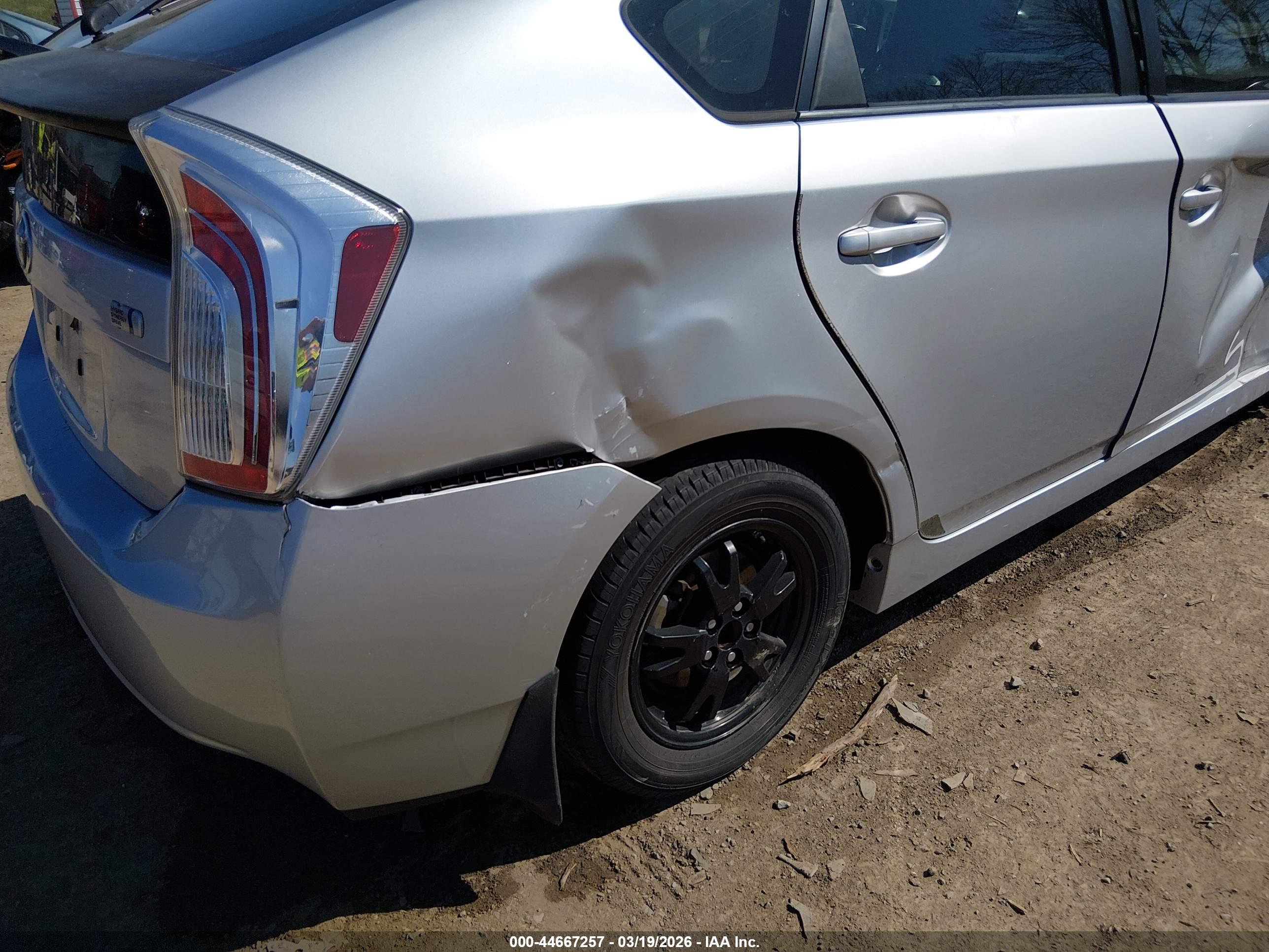 TOYOTA PRIUS image 6