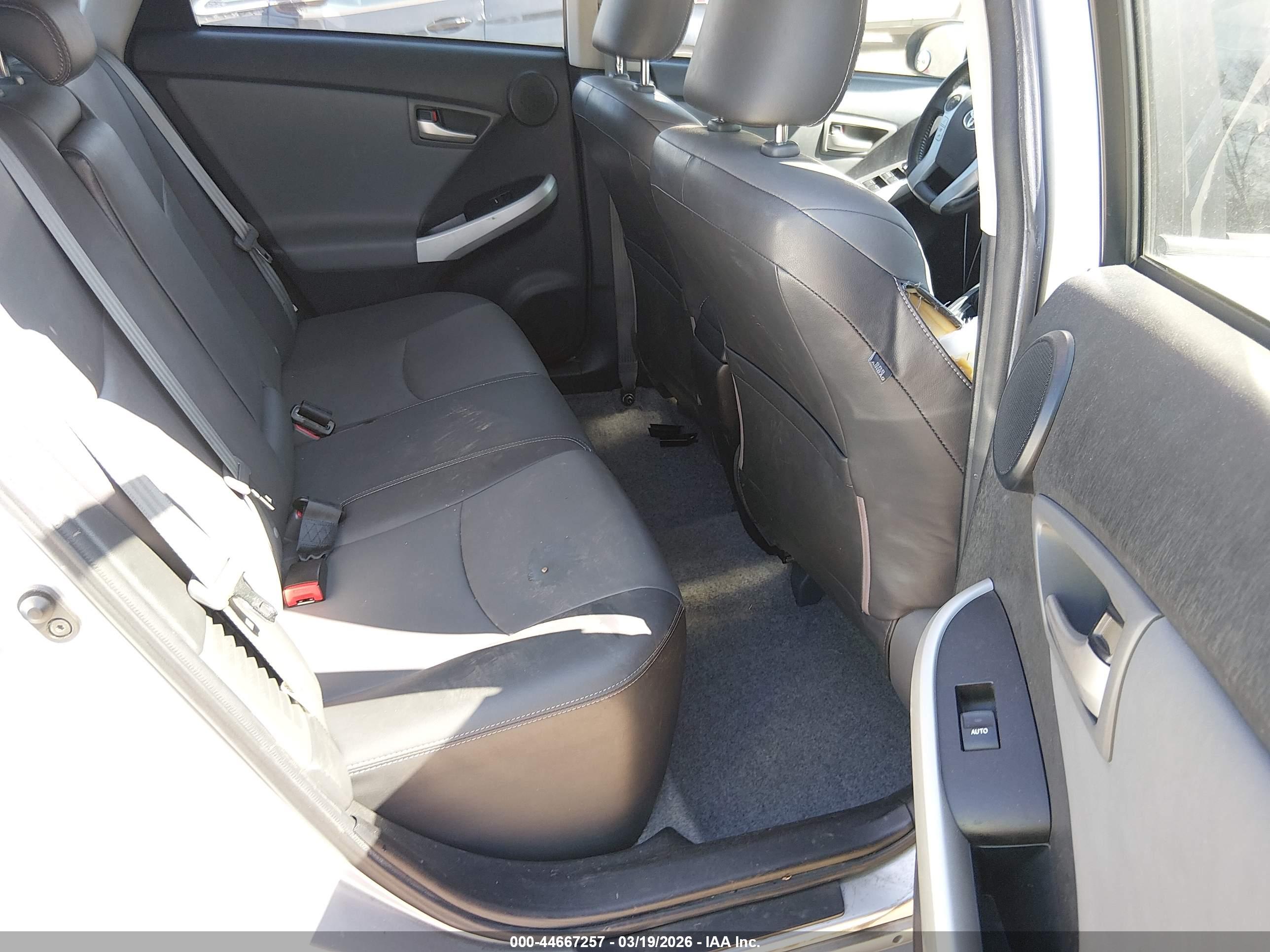 TOYOTA PRIUS image 8
