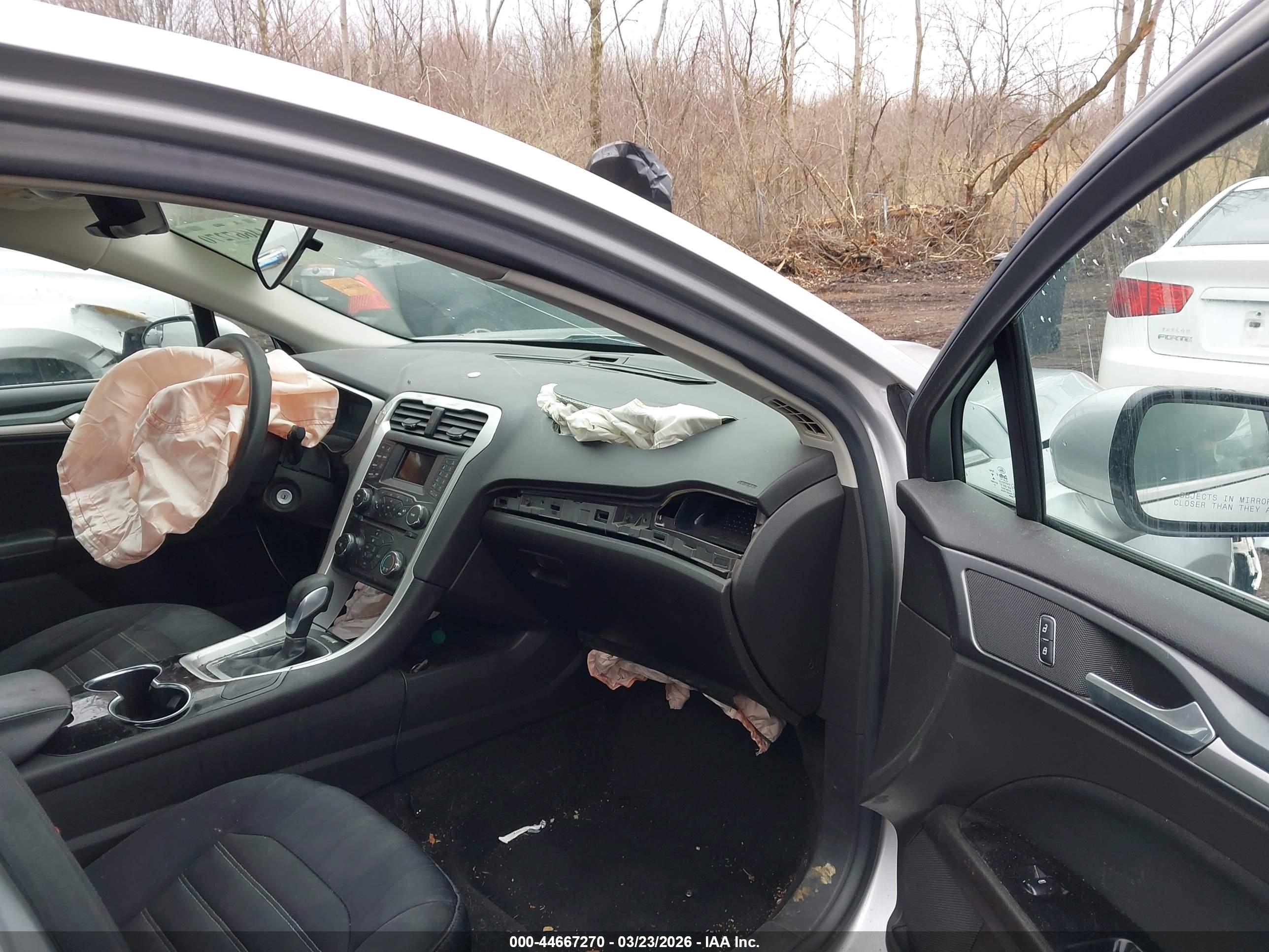 FORD FUSION image 5