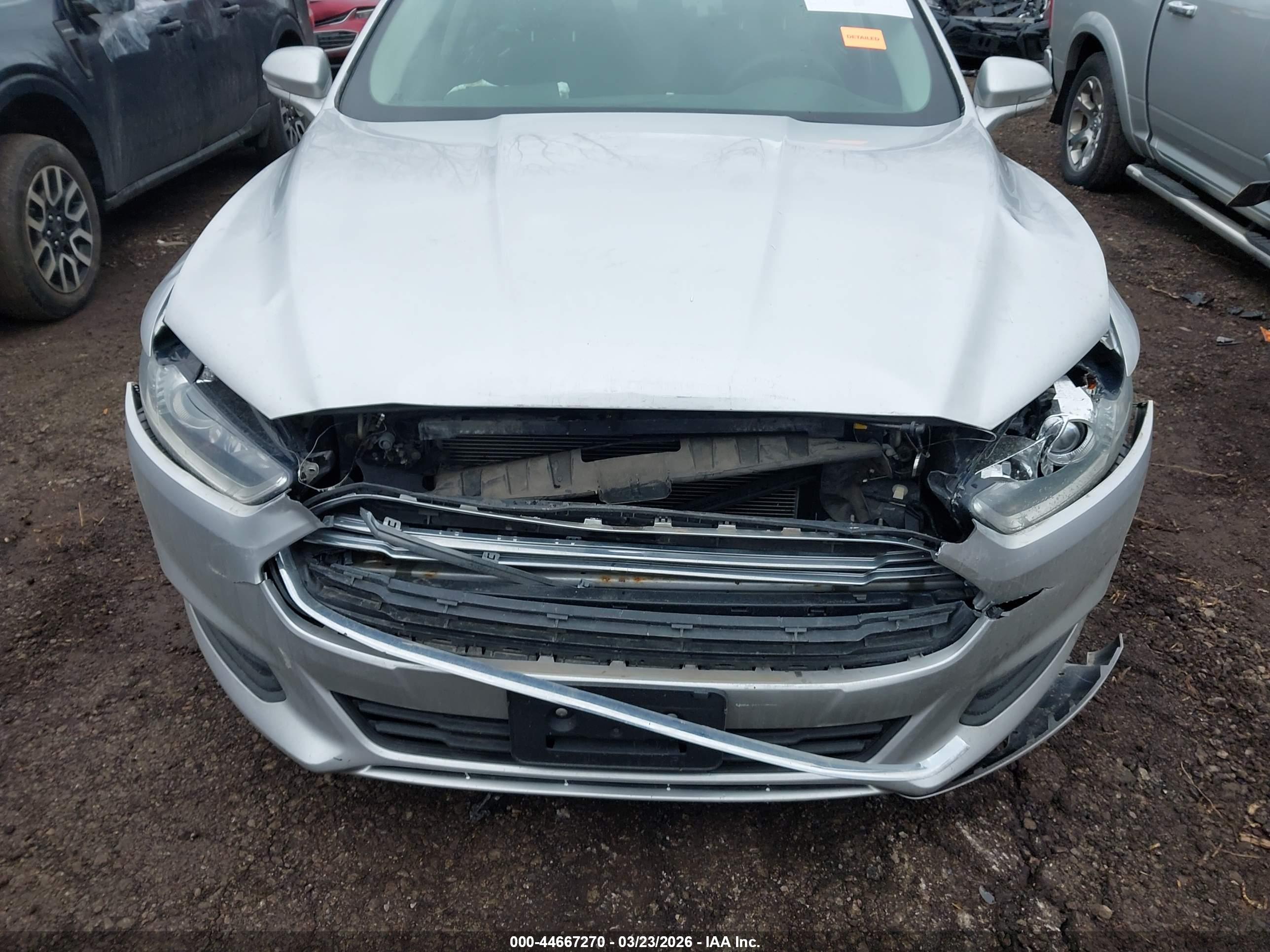 FORD FUSION image 6