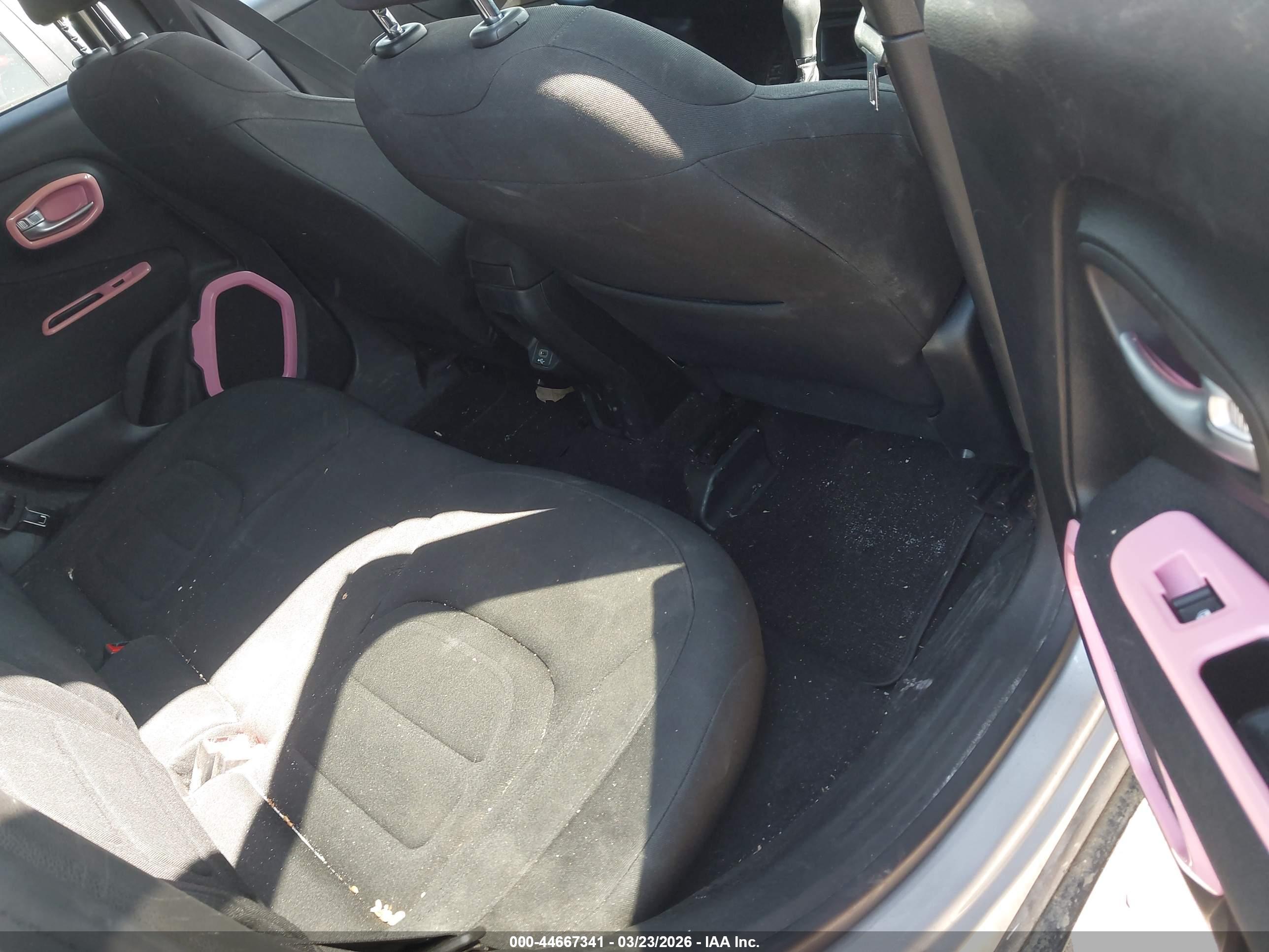 JEEP RENEGADE image 8