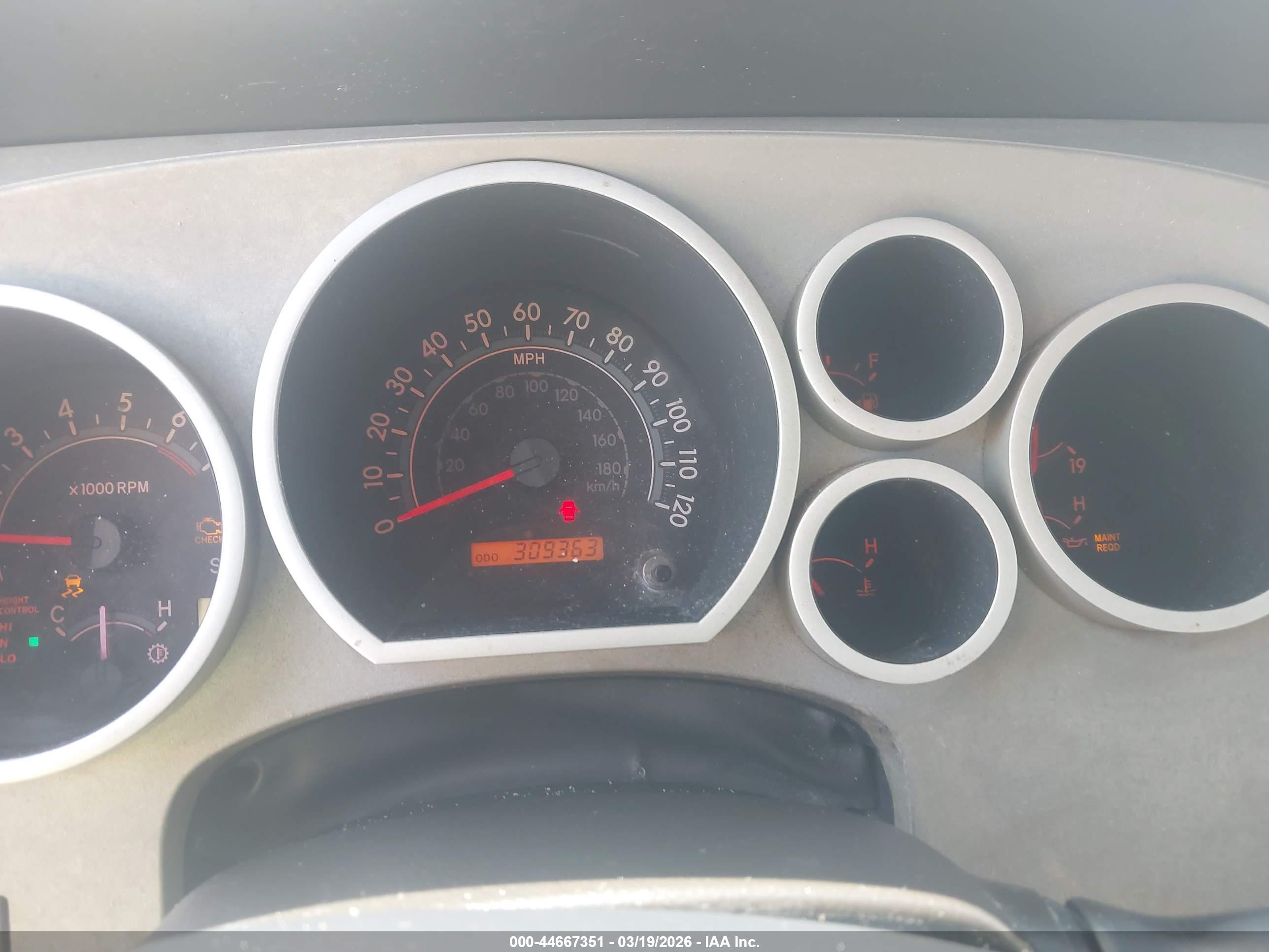 TOYOTA SEQUOIA image 7
