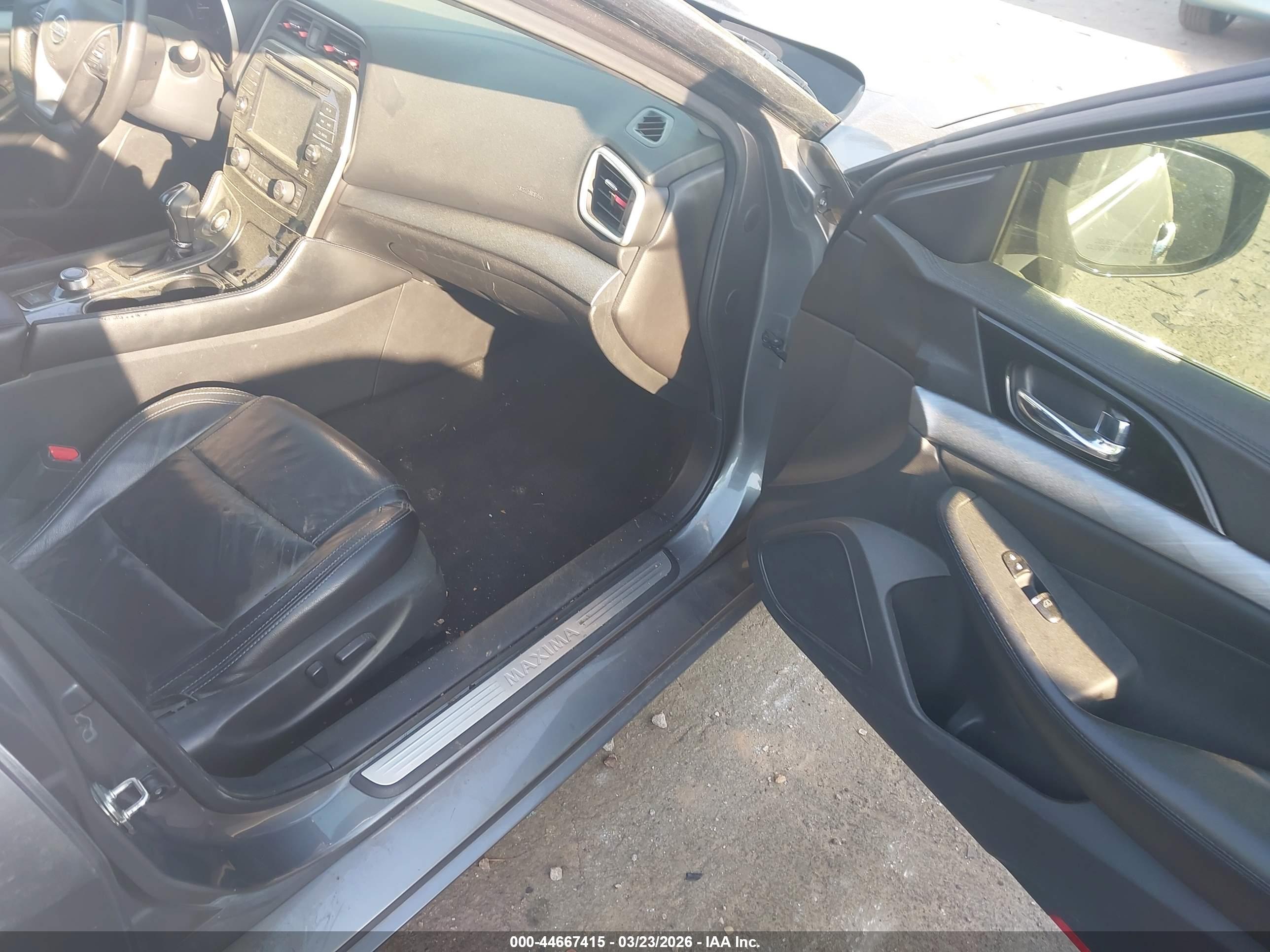 NISSAN MAXIMA image 5