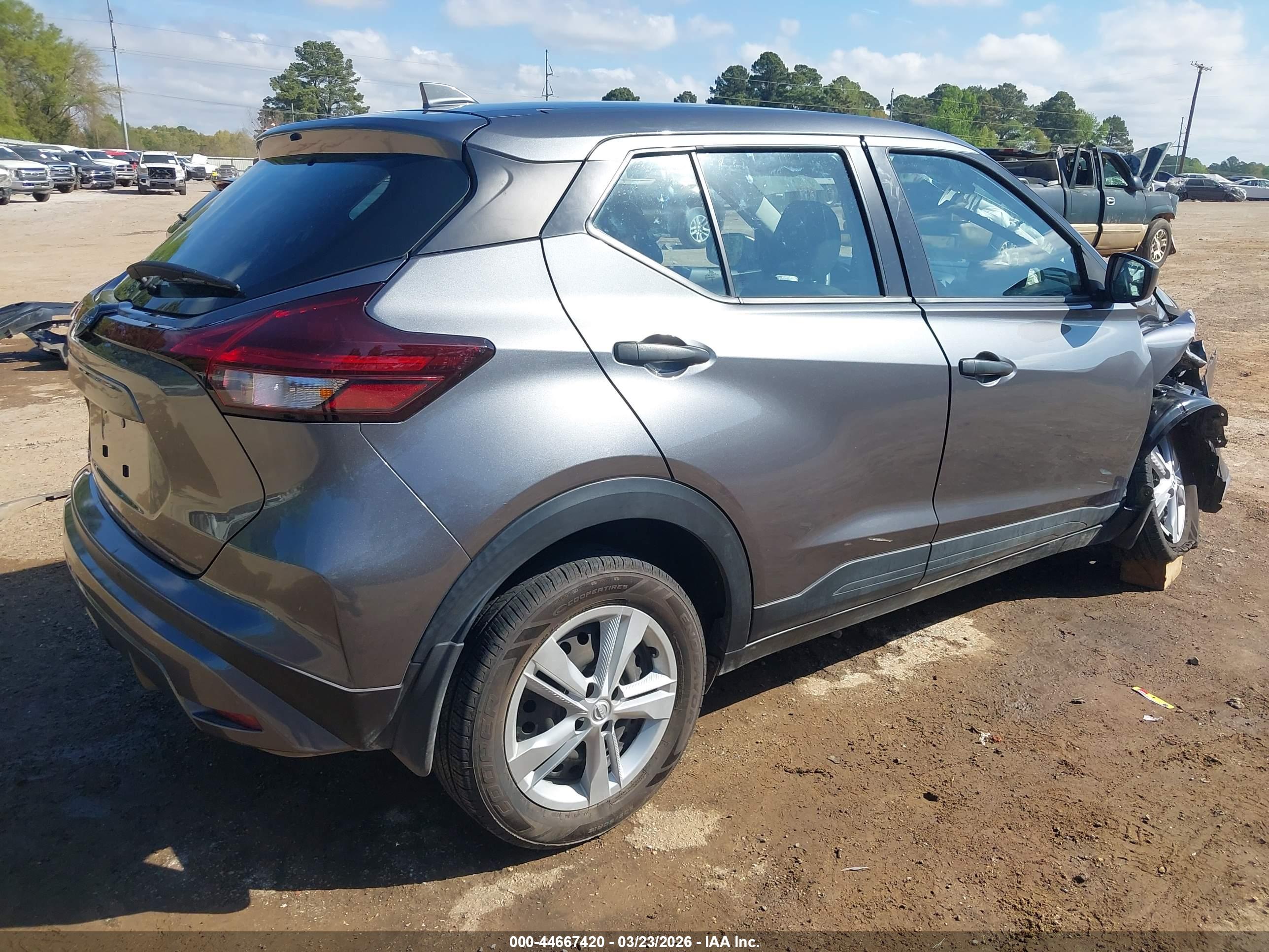 NISSAN KICKS image 4