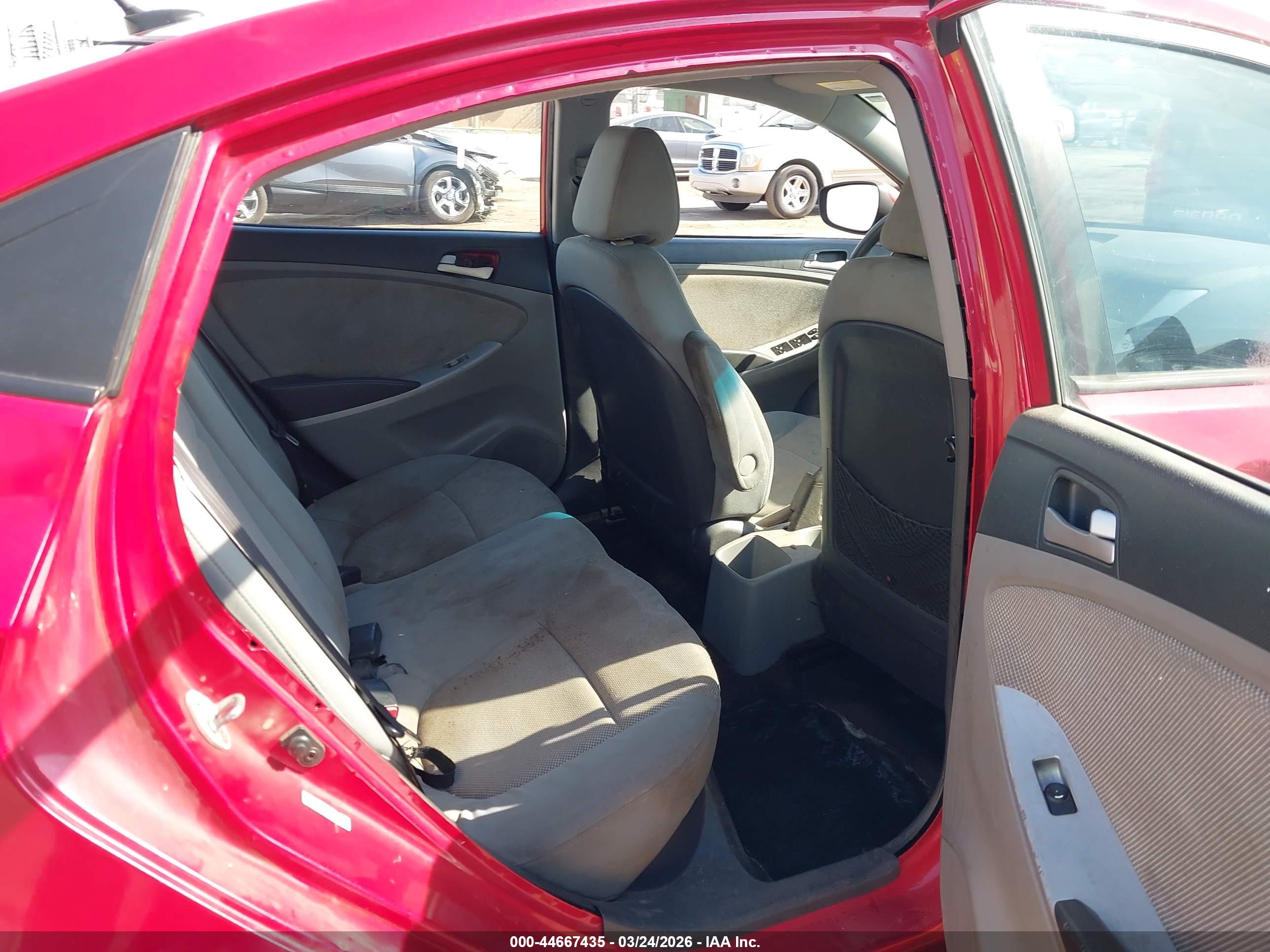 HYUNDAI ACCENT image 8