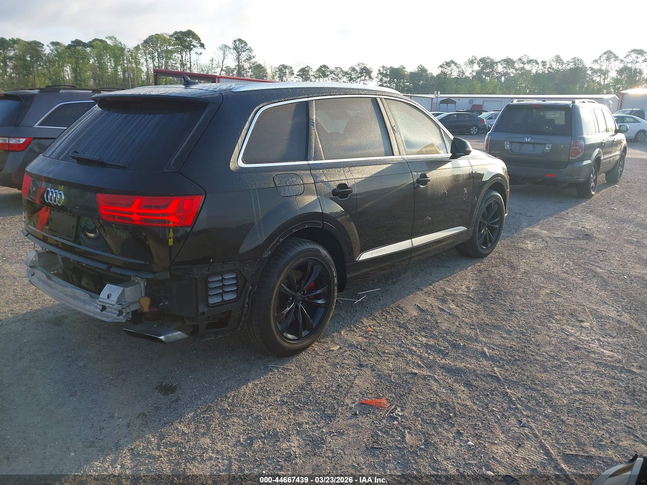 AUDI Q7 image 4