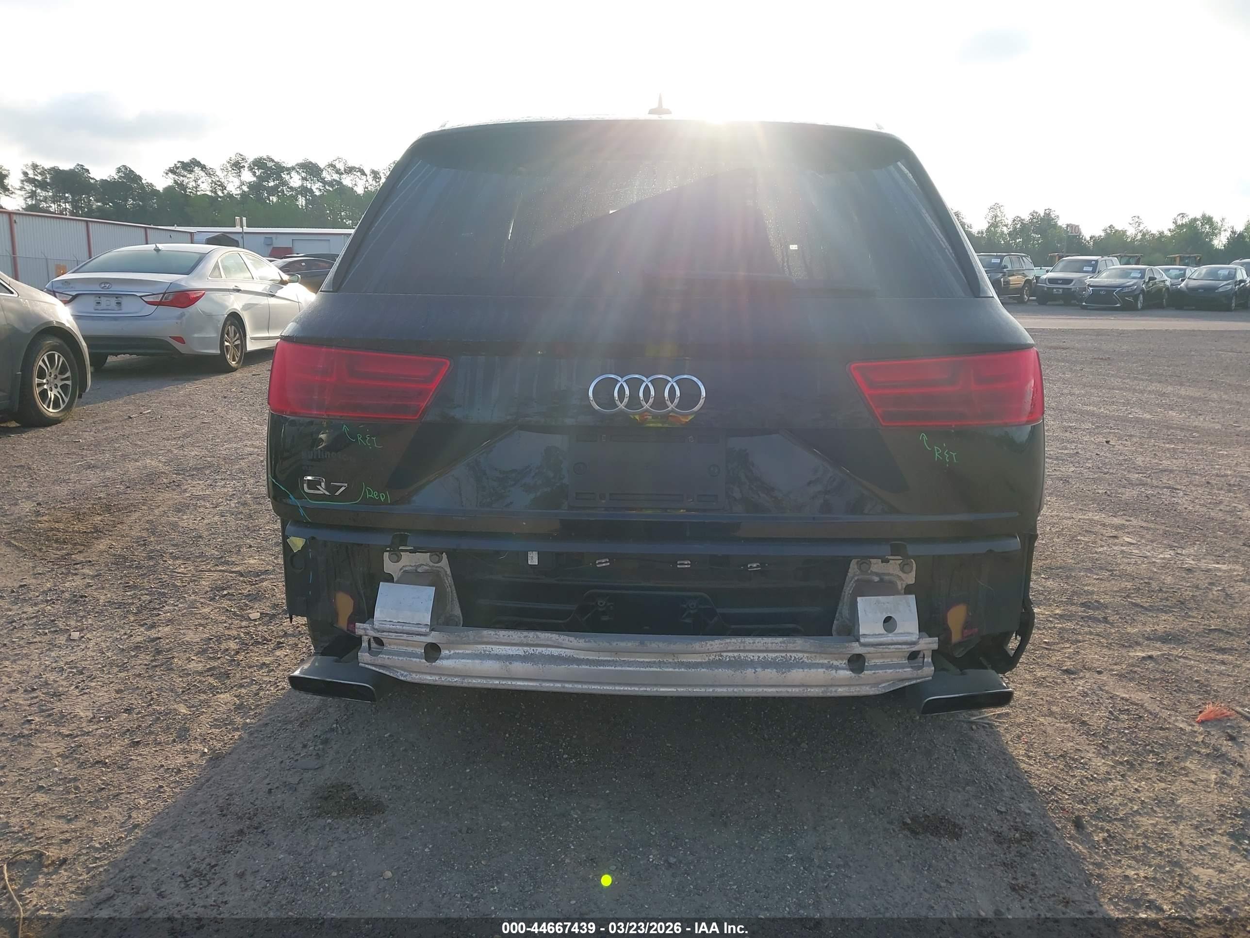 AUDI Q7 image 6