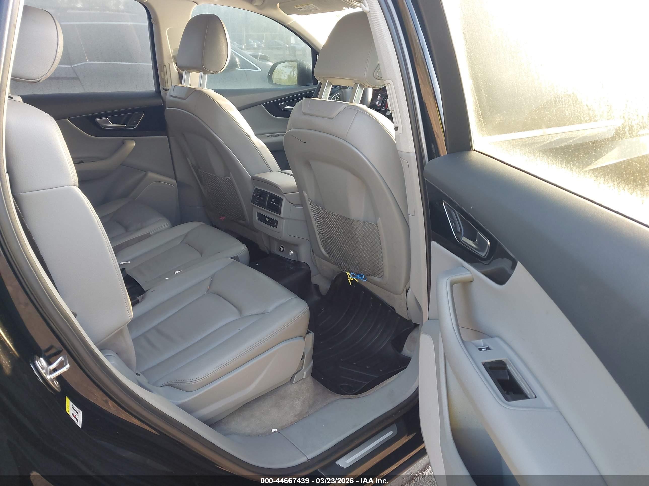 AUDI Q7 image 8