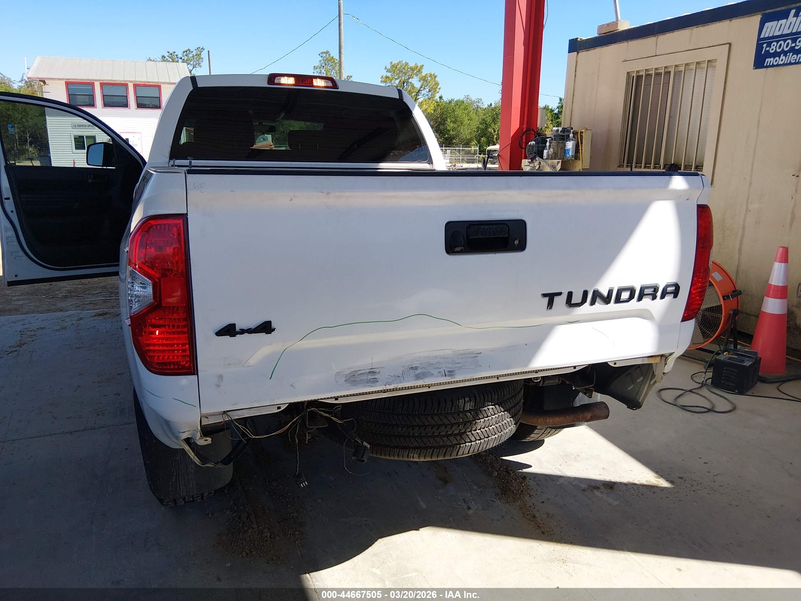 TOYOTA TUNDRA image 6