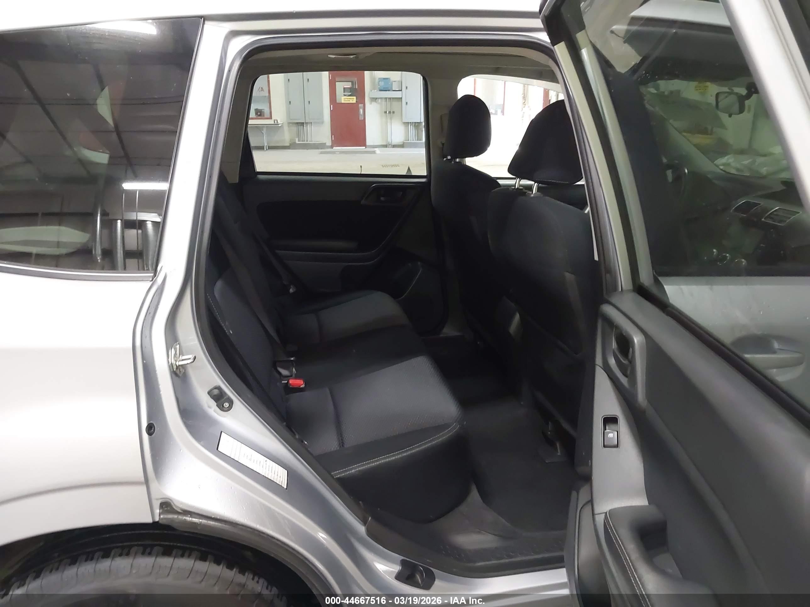 SUBARU FORESTER image 8