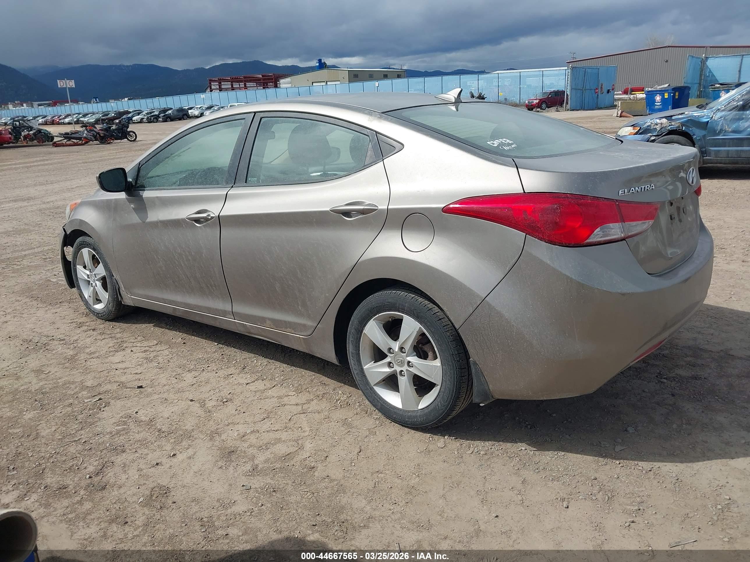 HYUNDAI ELANTRA image 3