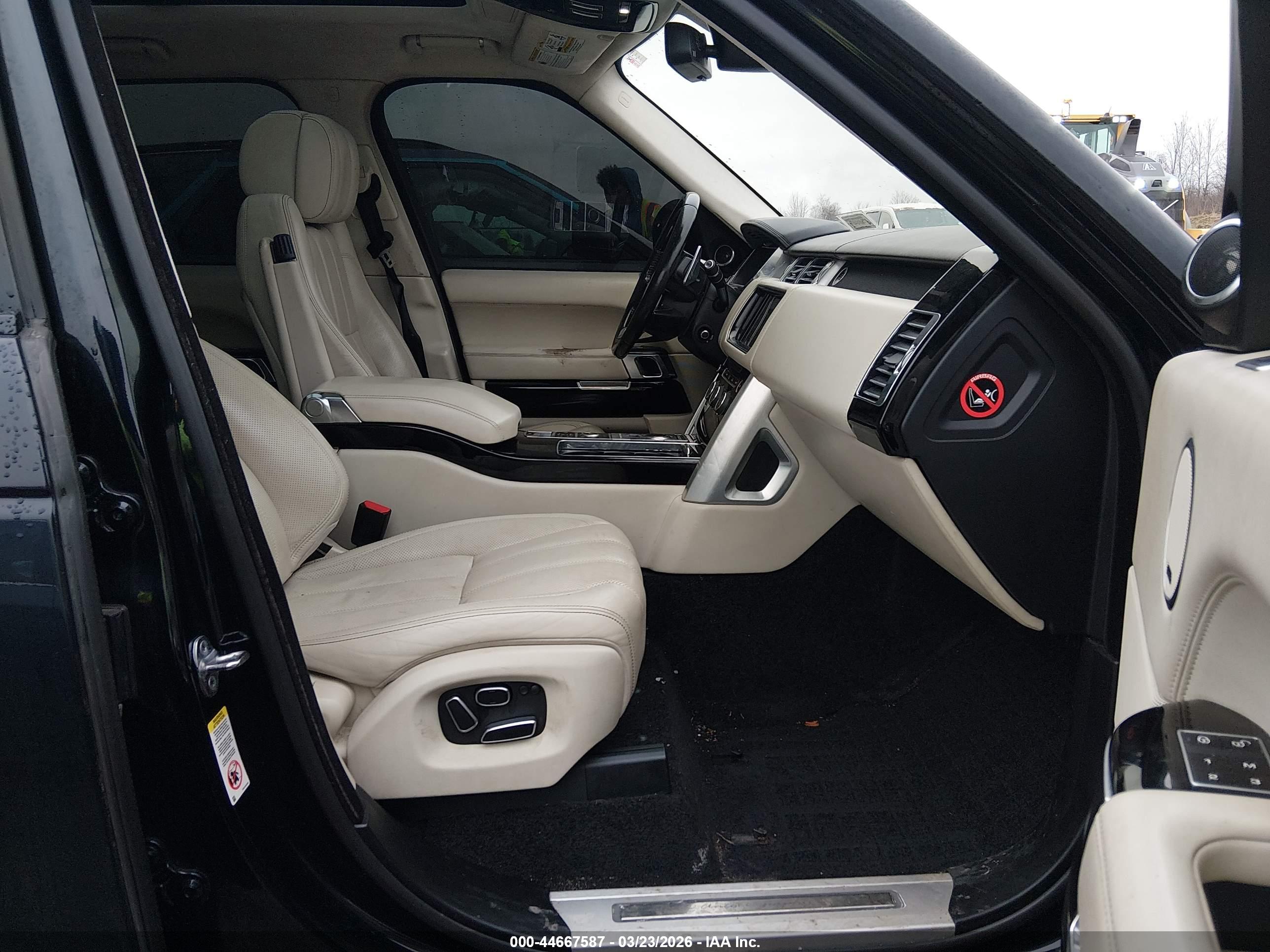 LAND ROVER image 5