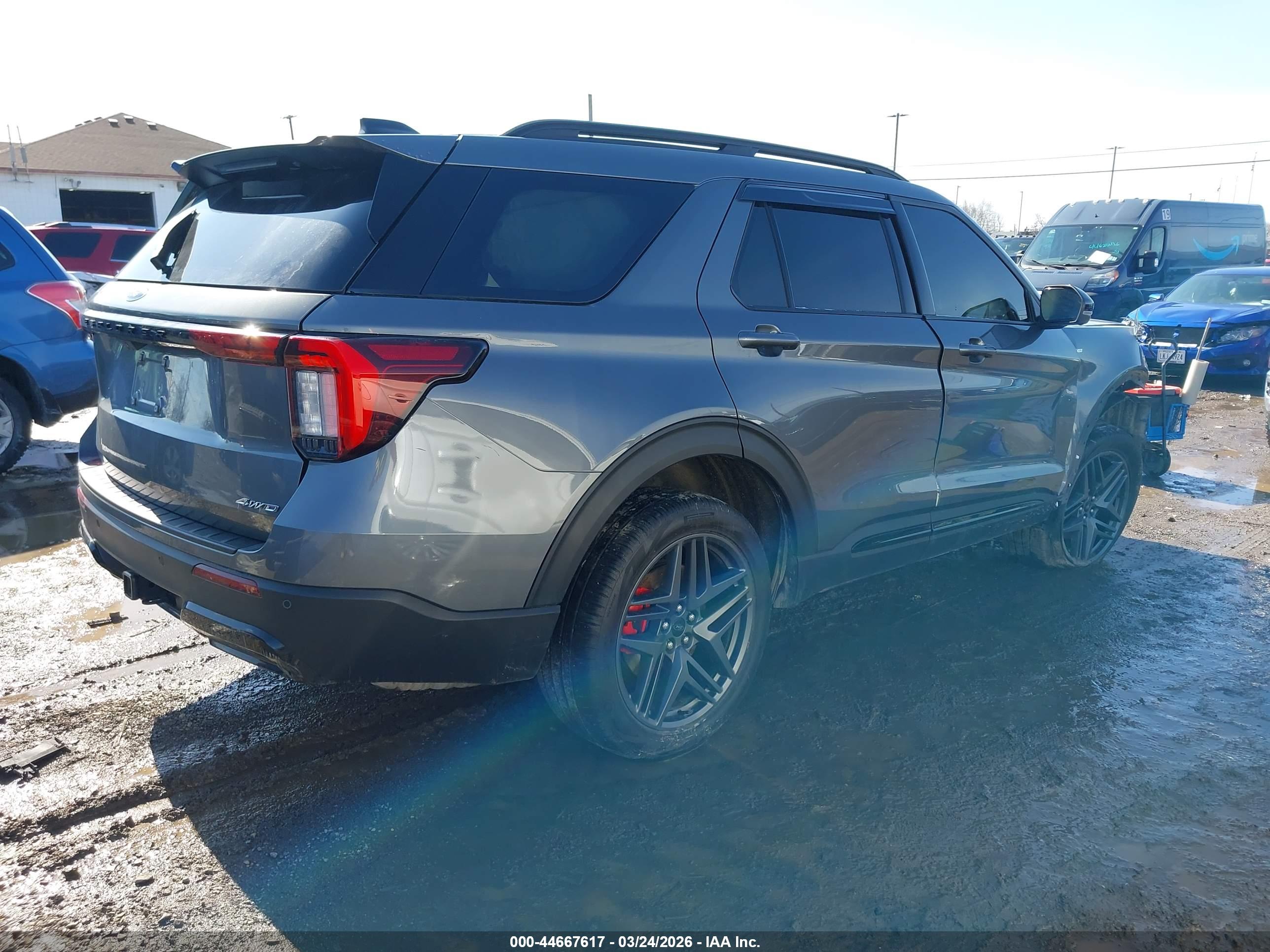 FORD EXPLORER image 4