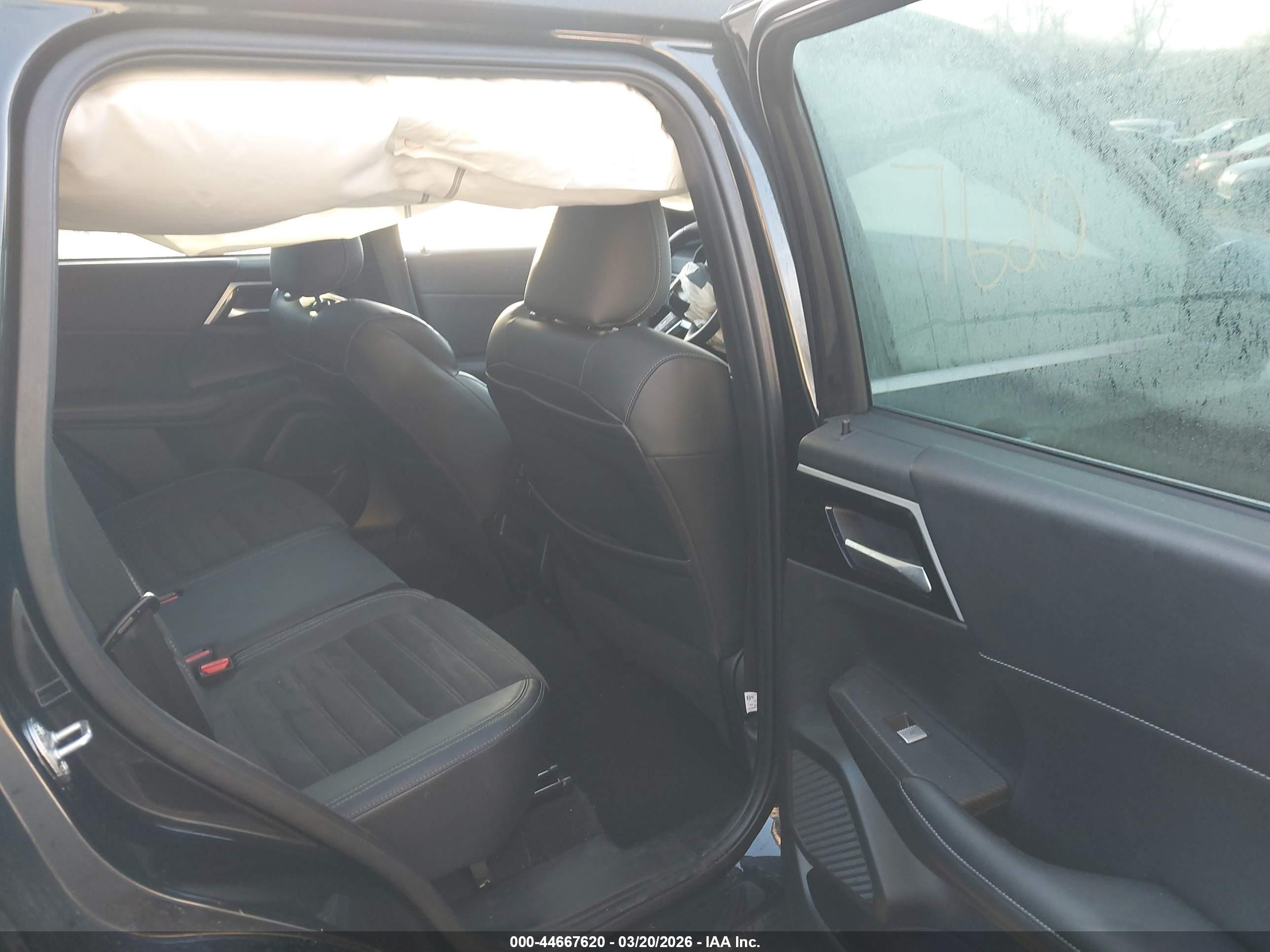MITSUBISHI OUTLANDER image 8