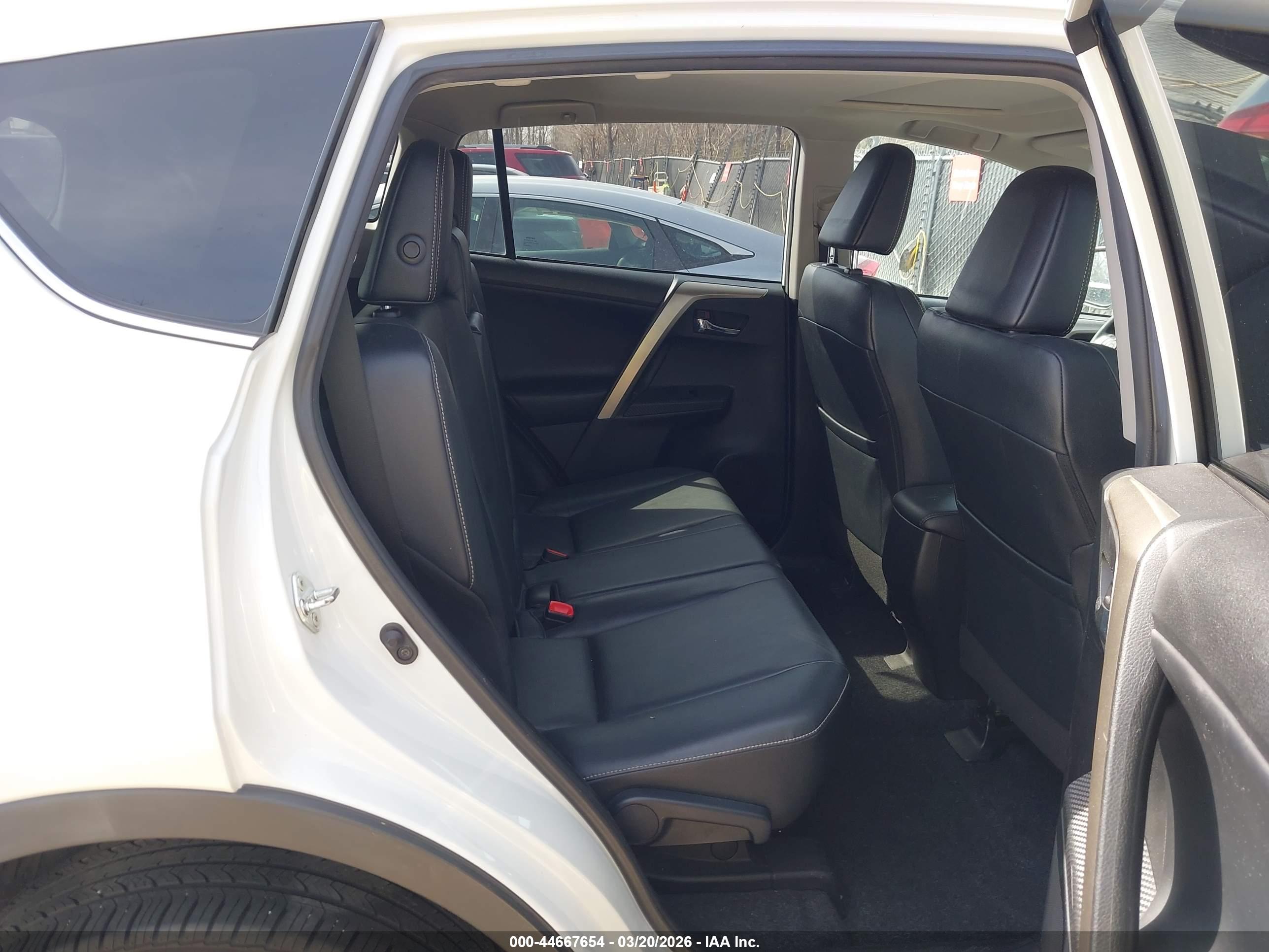 TOYOTA RAV4 image 8
