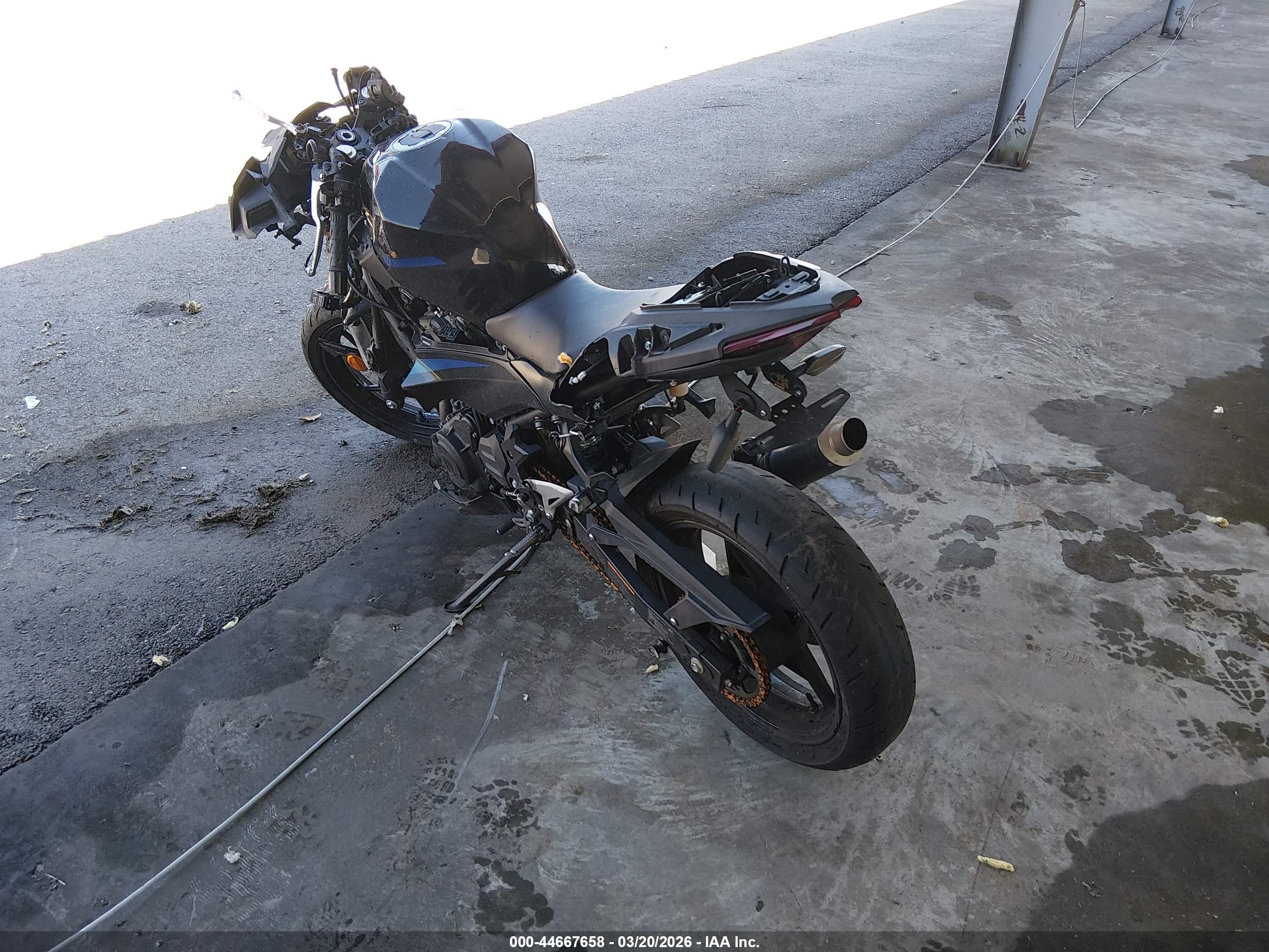 KAWASAKI EX500 image 3