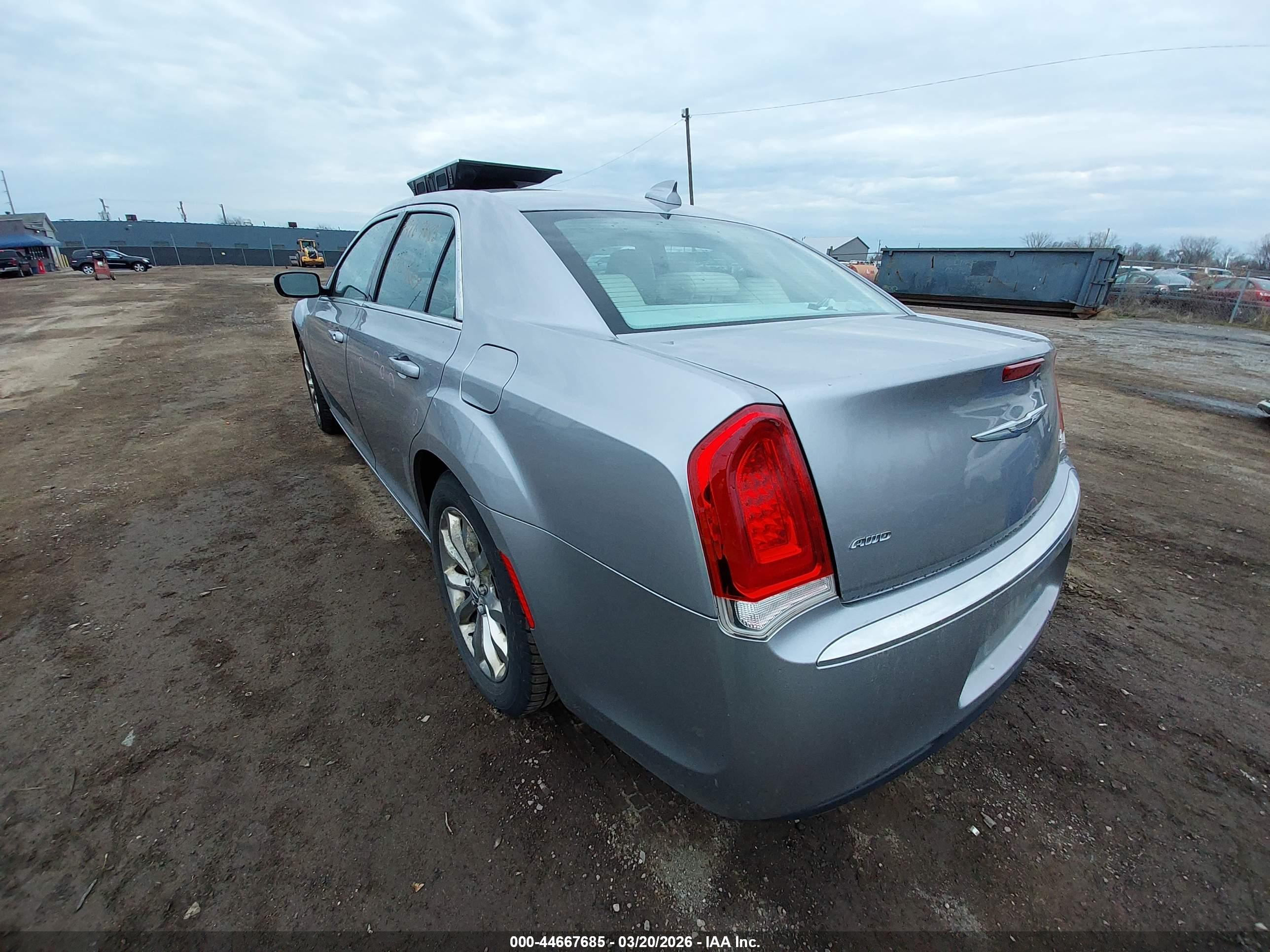 CHRYSLER 300 image 3
