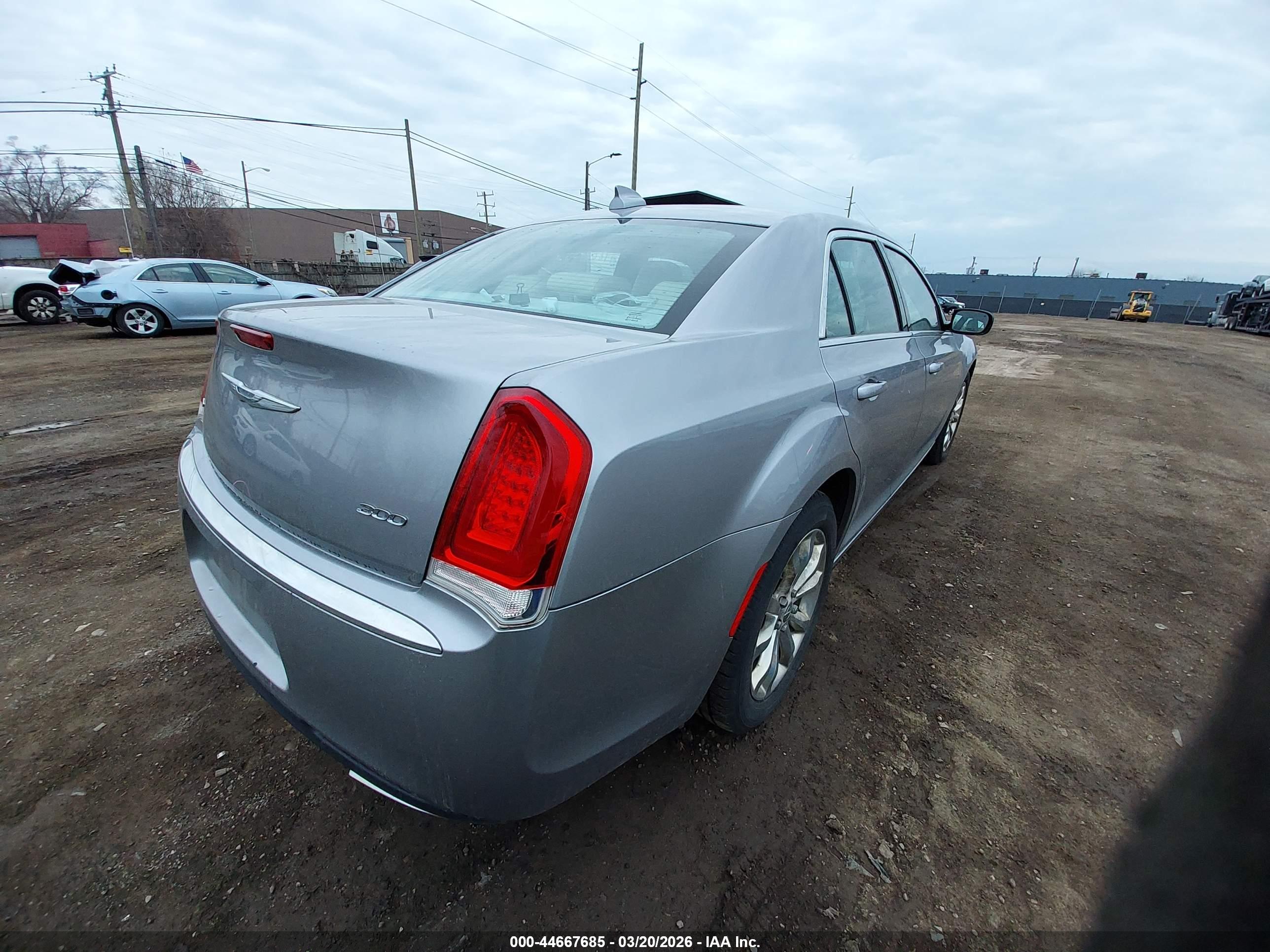 CHRYSLER 300 image 4
