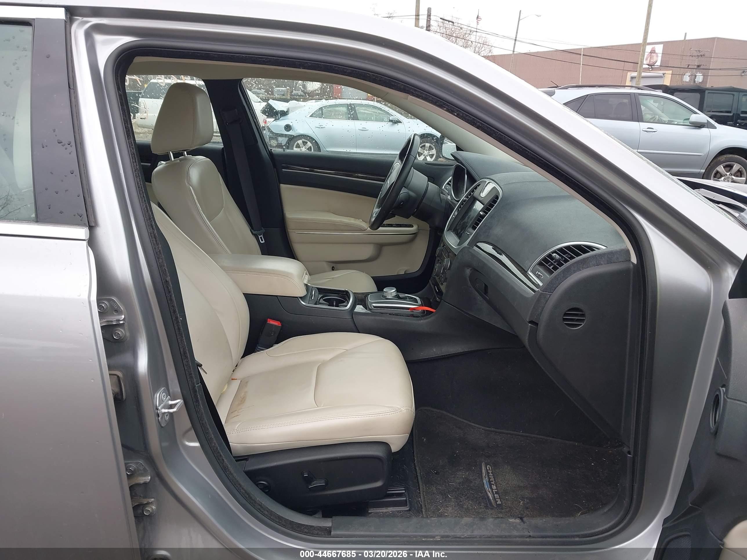 CHRYSLER 300 image 5