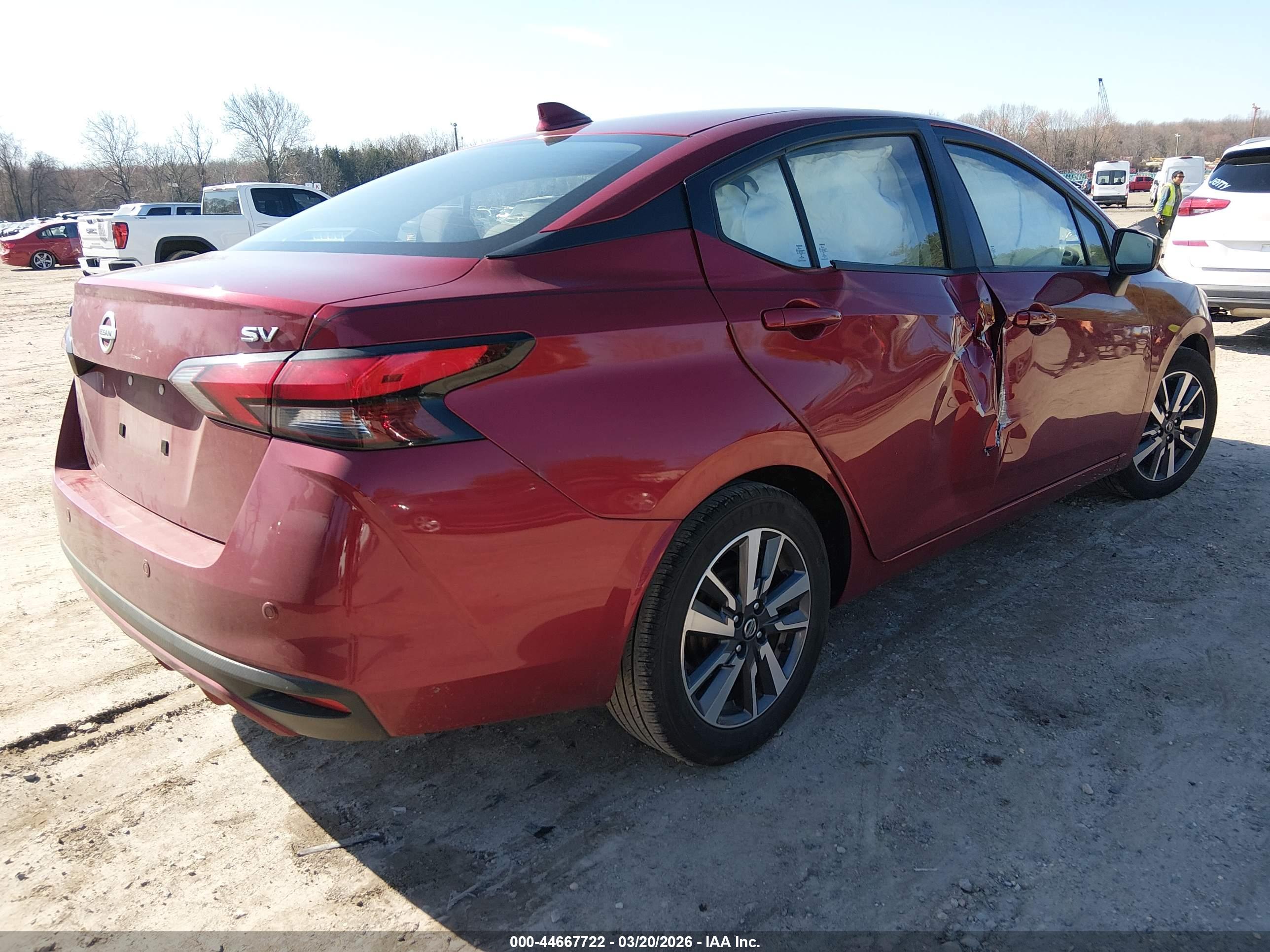 NISSAN VERSA image 4