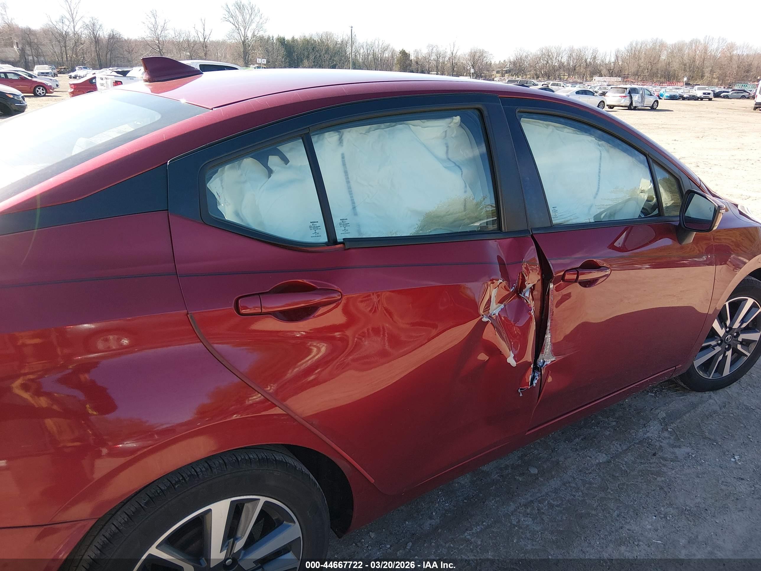 NISSAN VERSA image 6