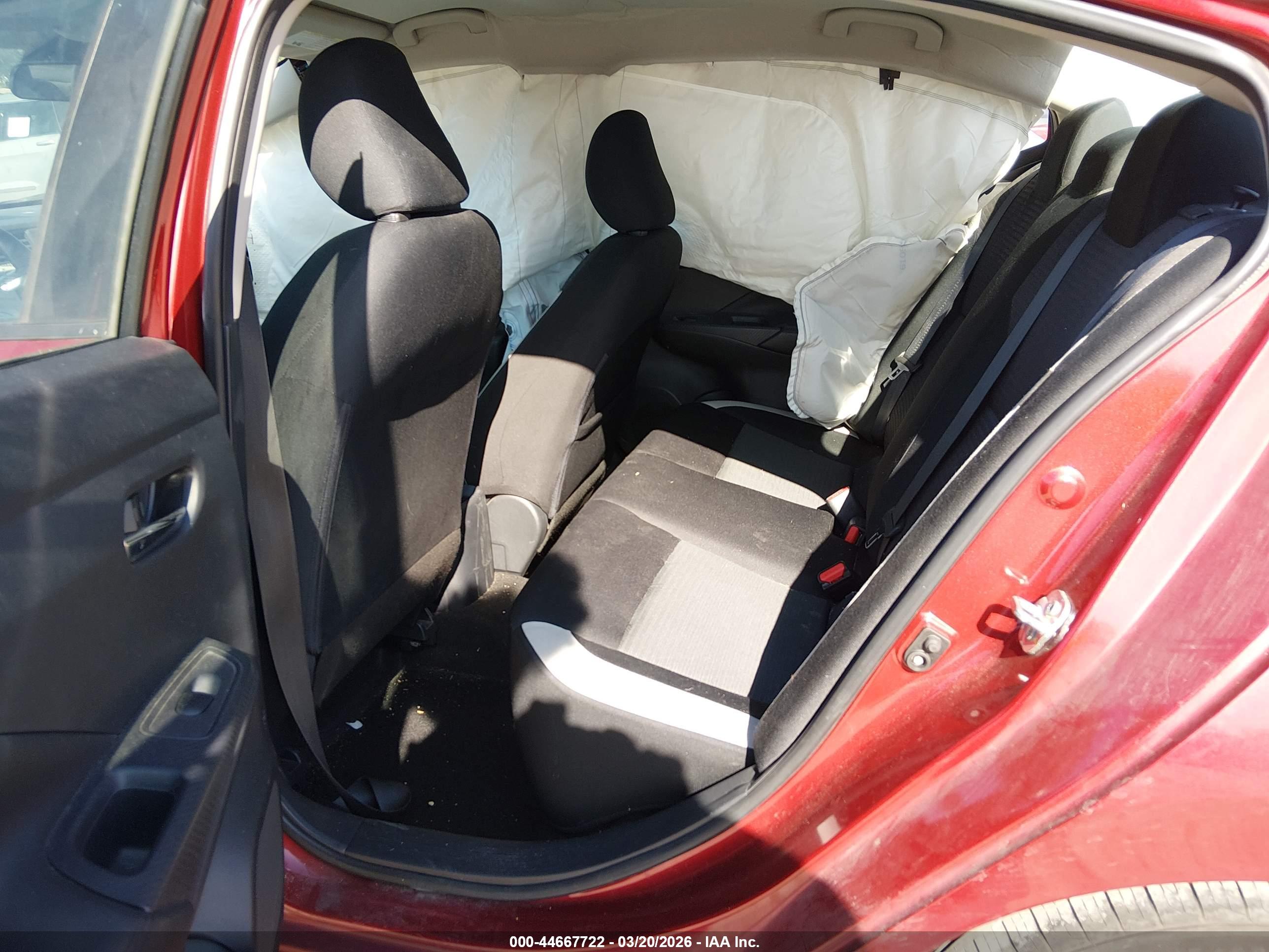 NISSAN VERSA image 8