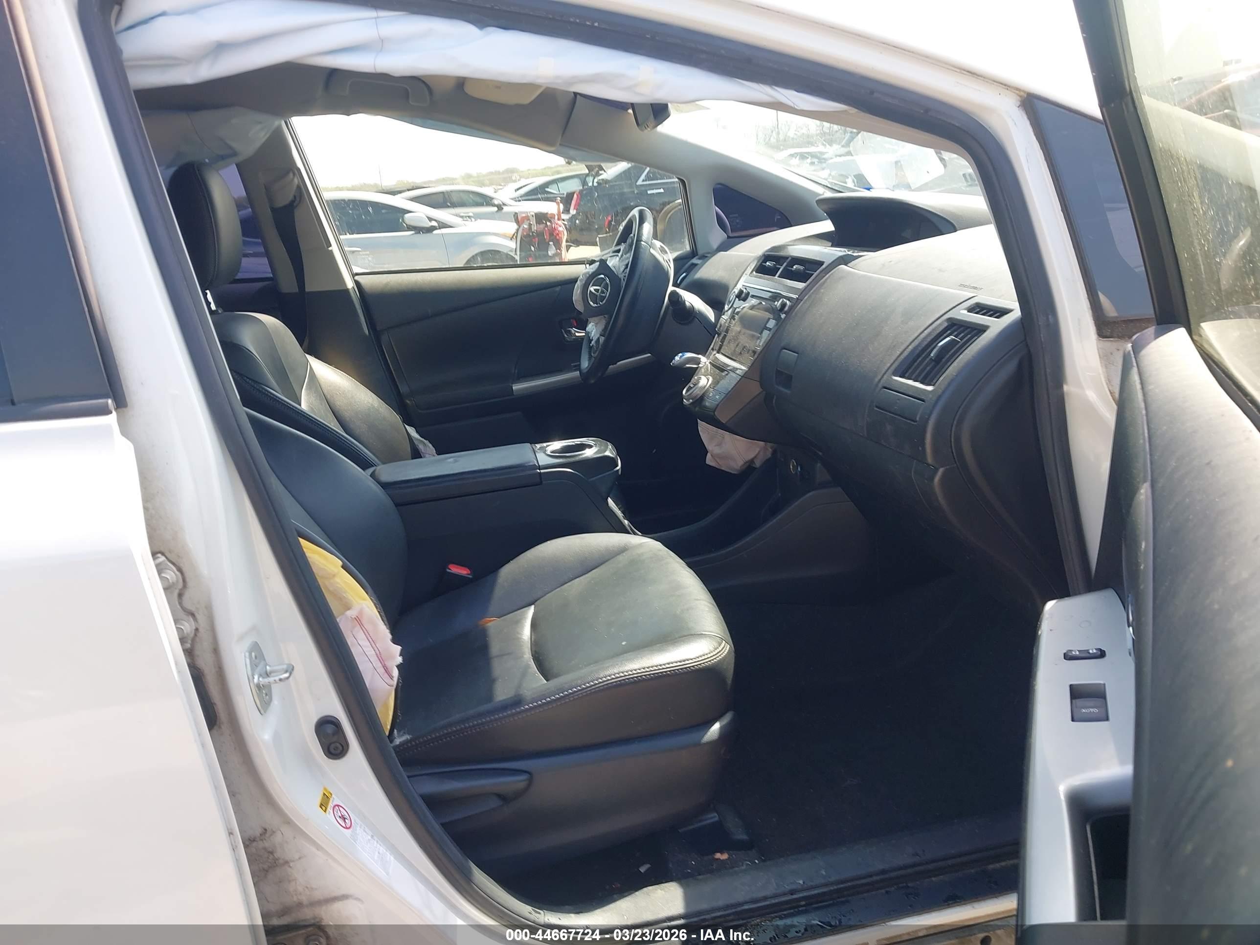 TOYOTA PRIUS image 5