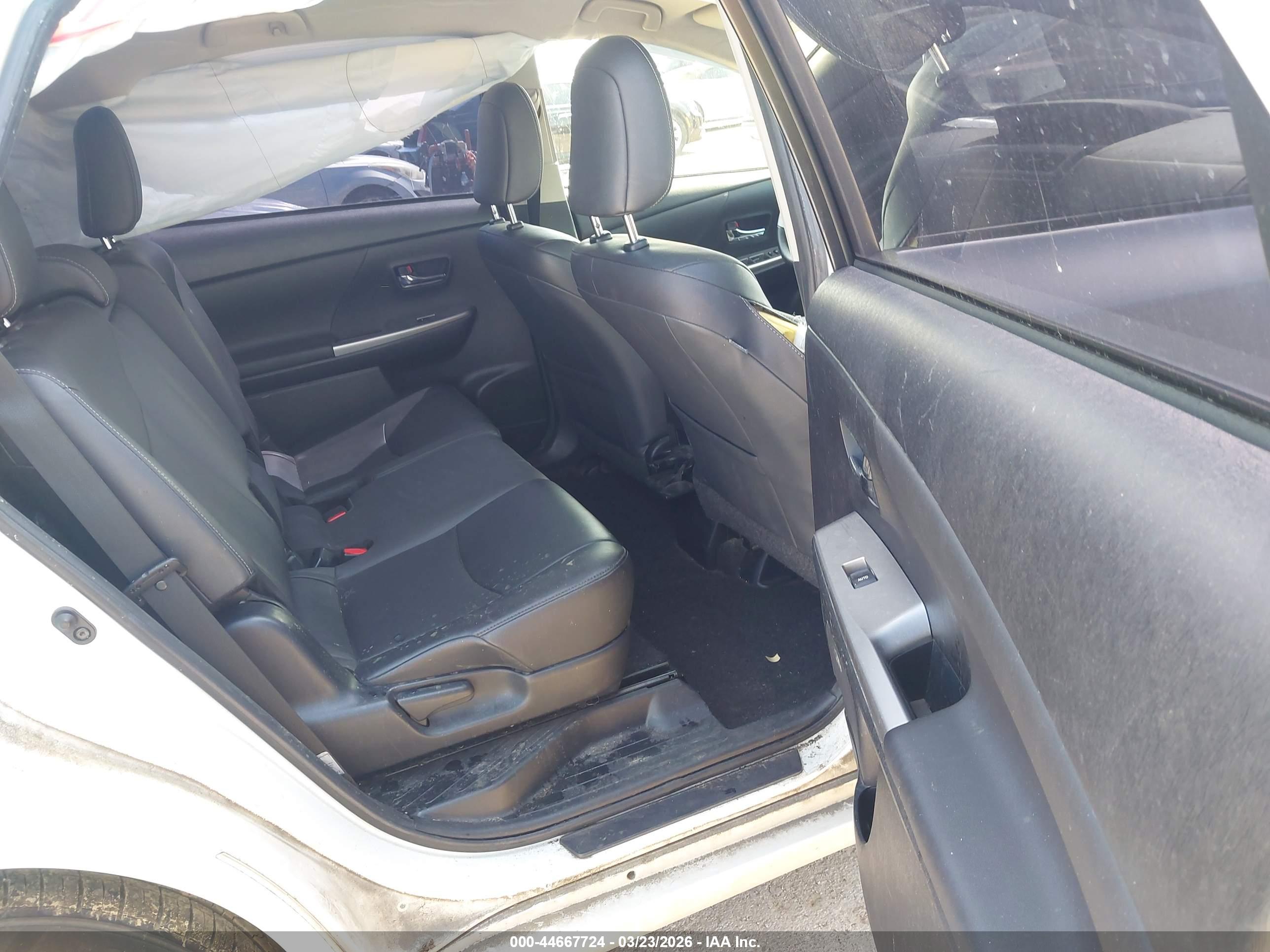 TOYOTA PRIUS image 8