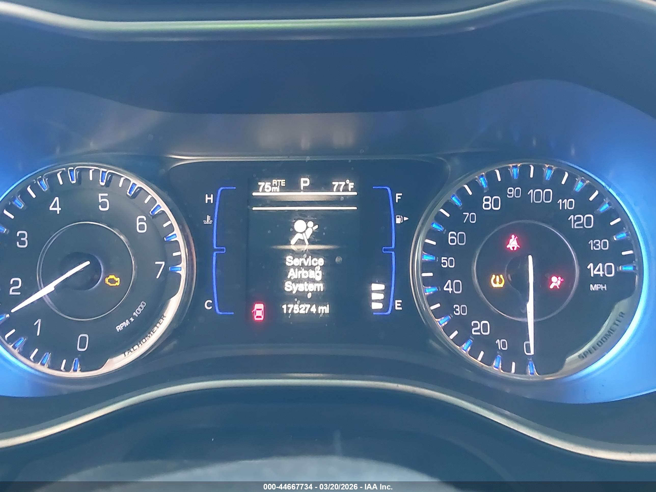 CHRYSLER 200 image 7