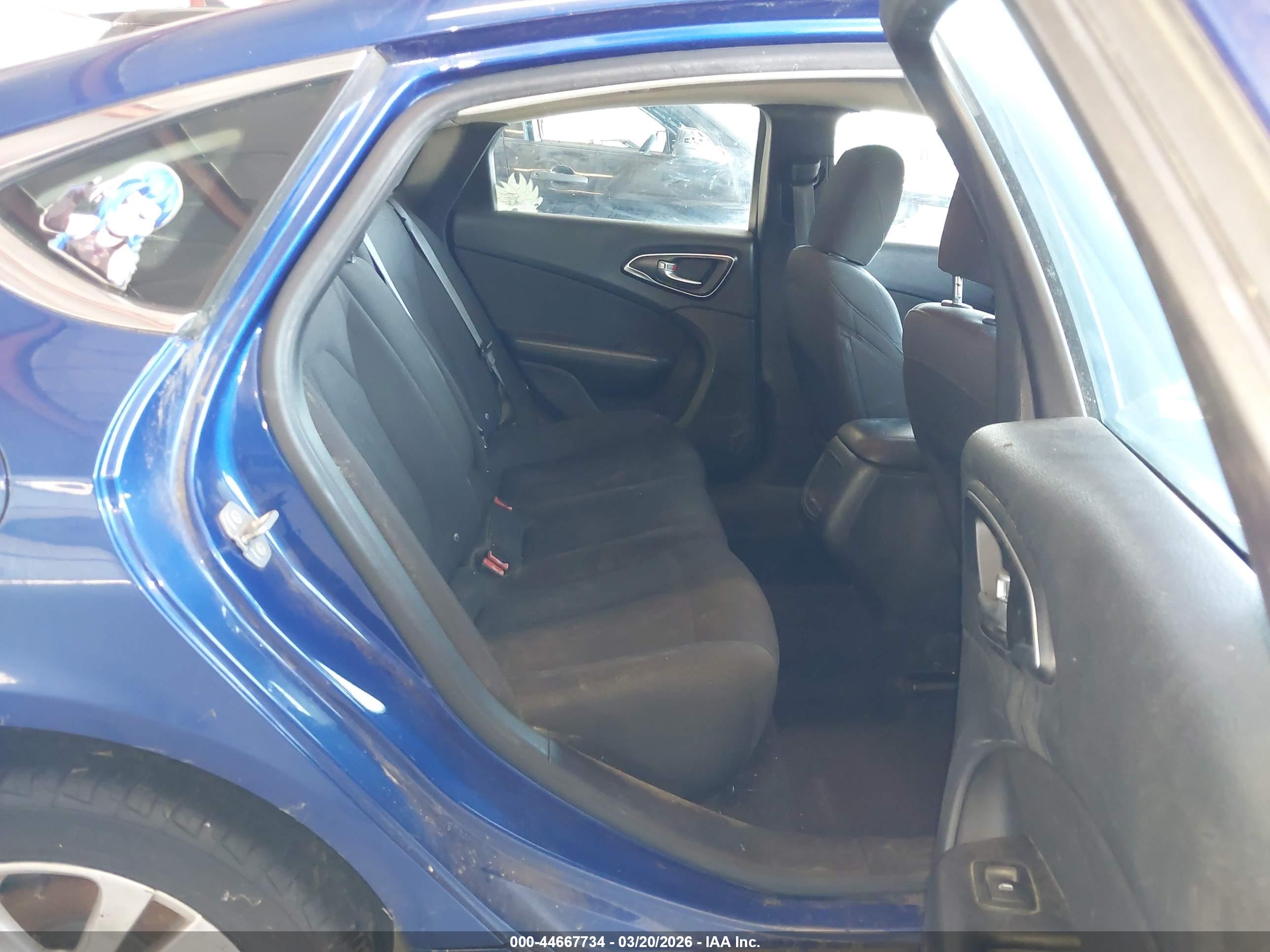 CHRYSLER 200 image 8