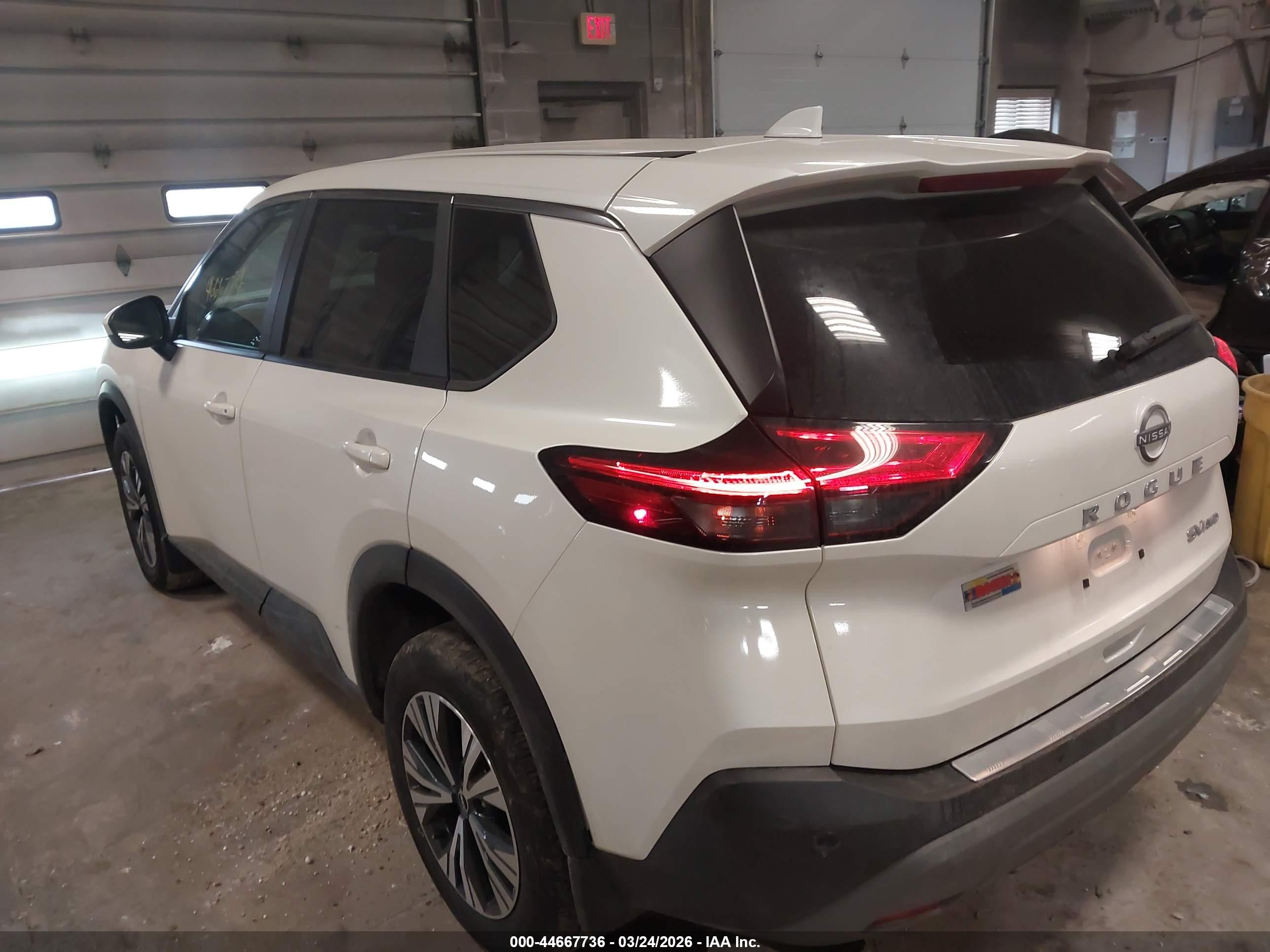 NISSAN ROGUE image 3
