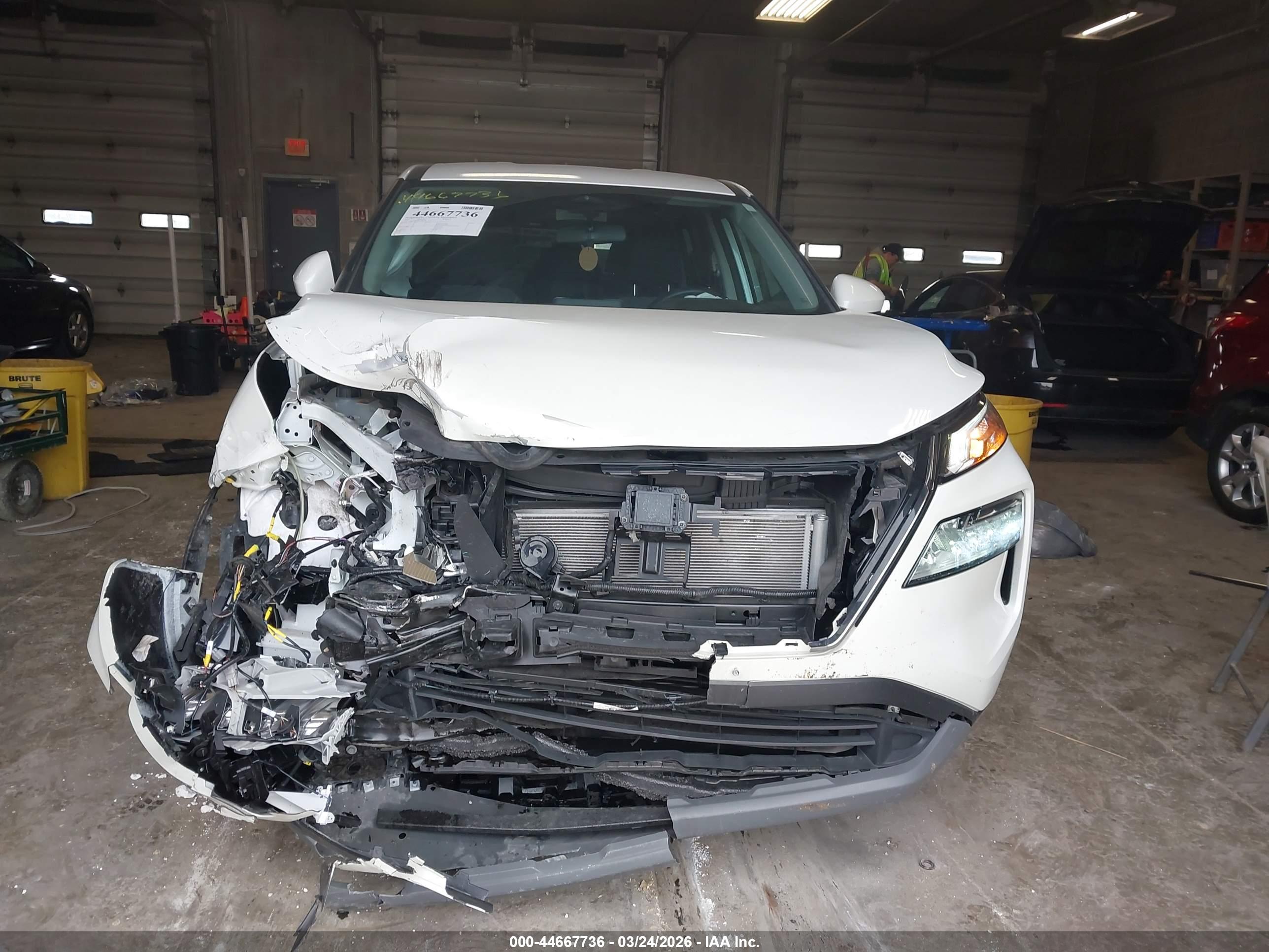 NISSAN ROGUE image 6