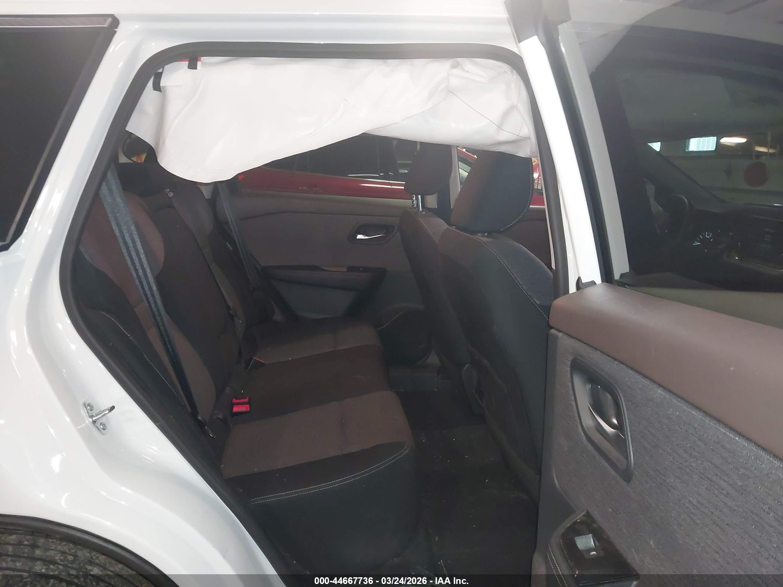 NISSAN ROGUE image 8