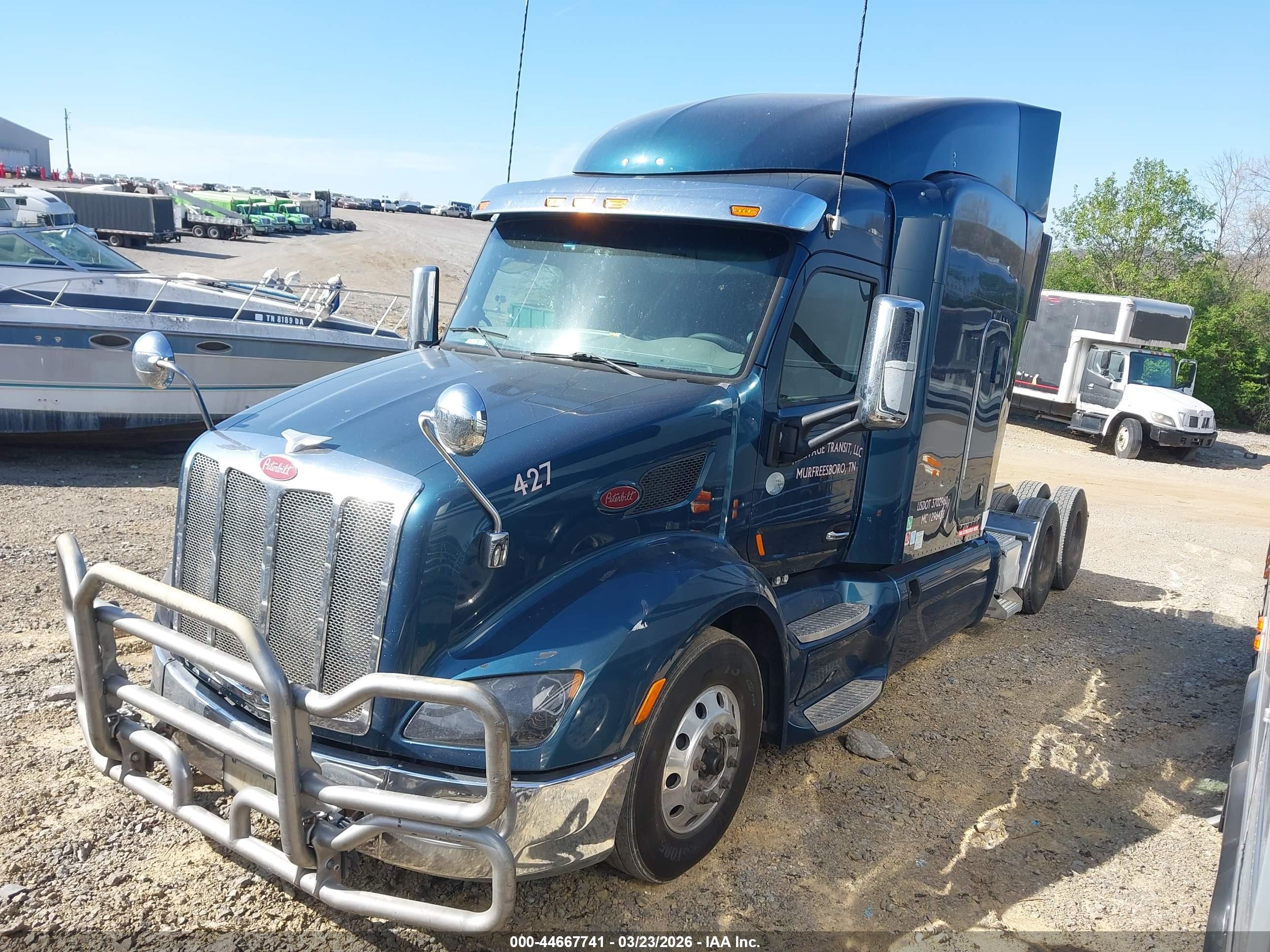 PETERBILT 579 image 2