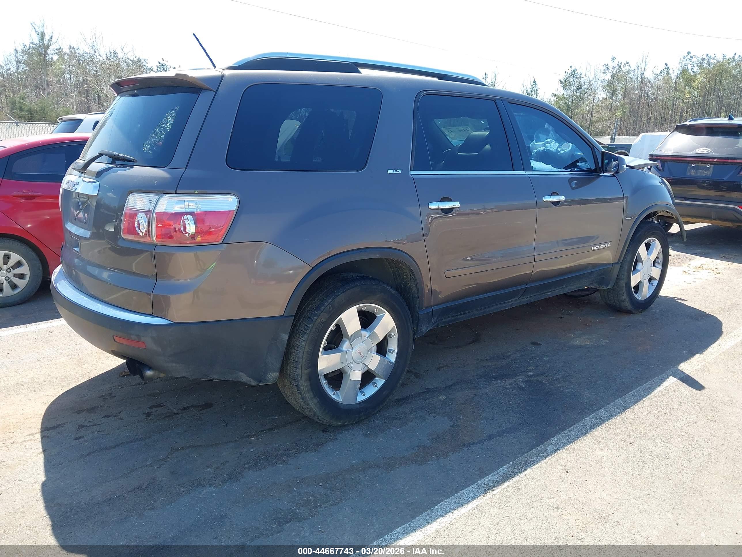 GMC ACADIA image 4