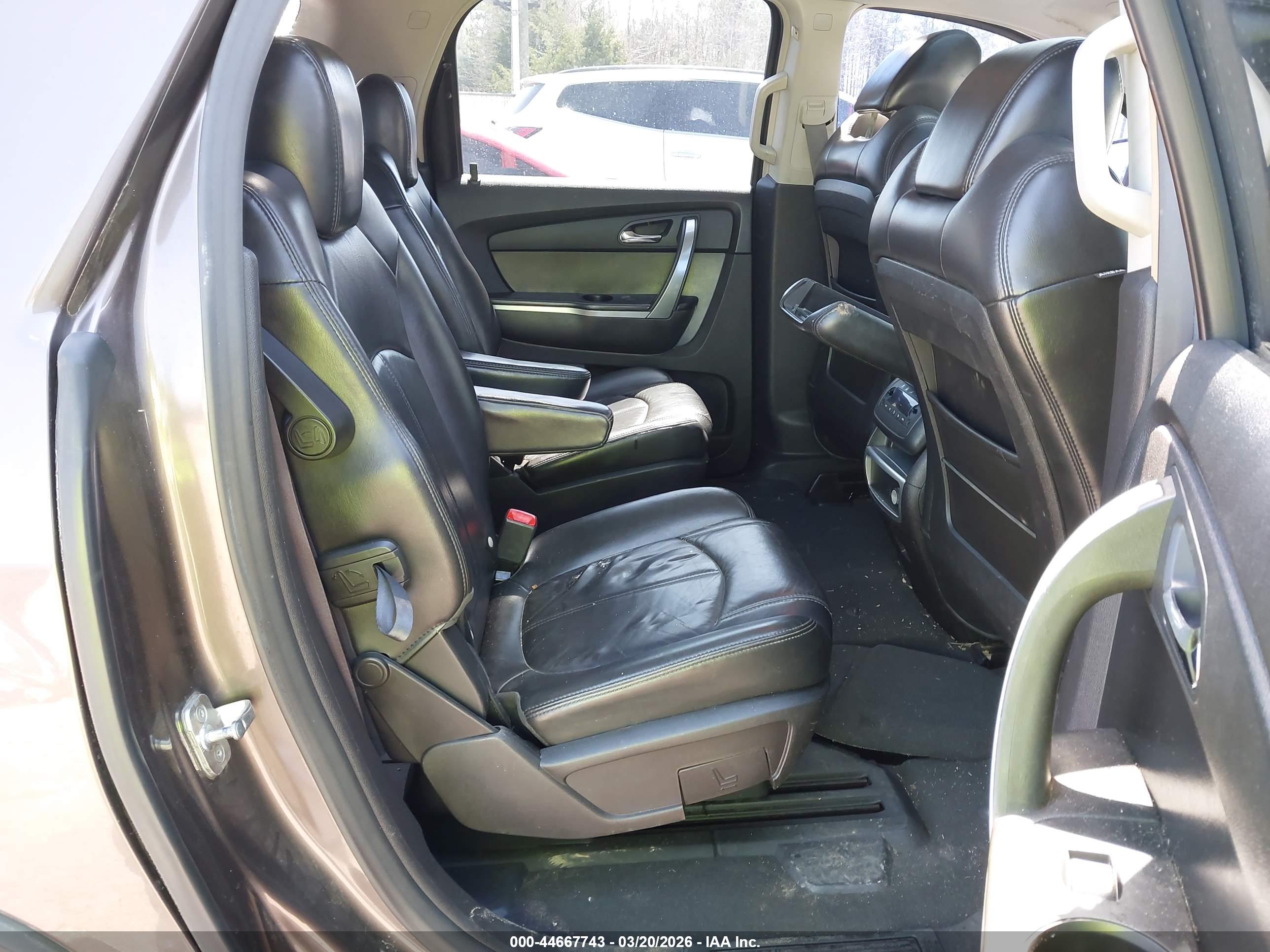 GMC ACADIA image 8