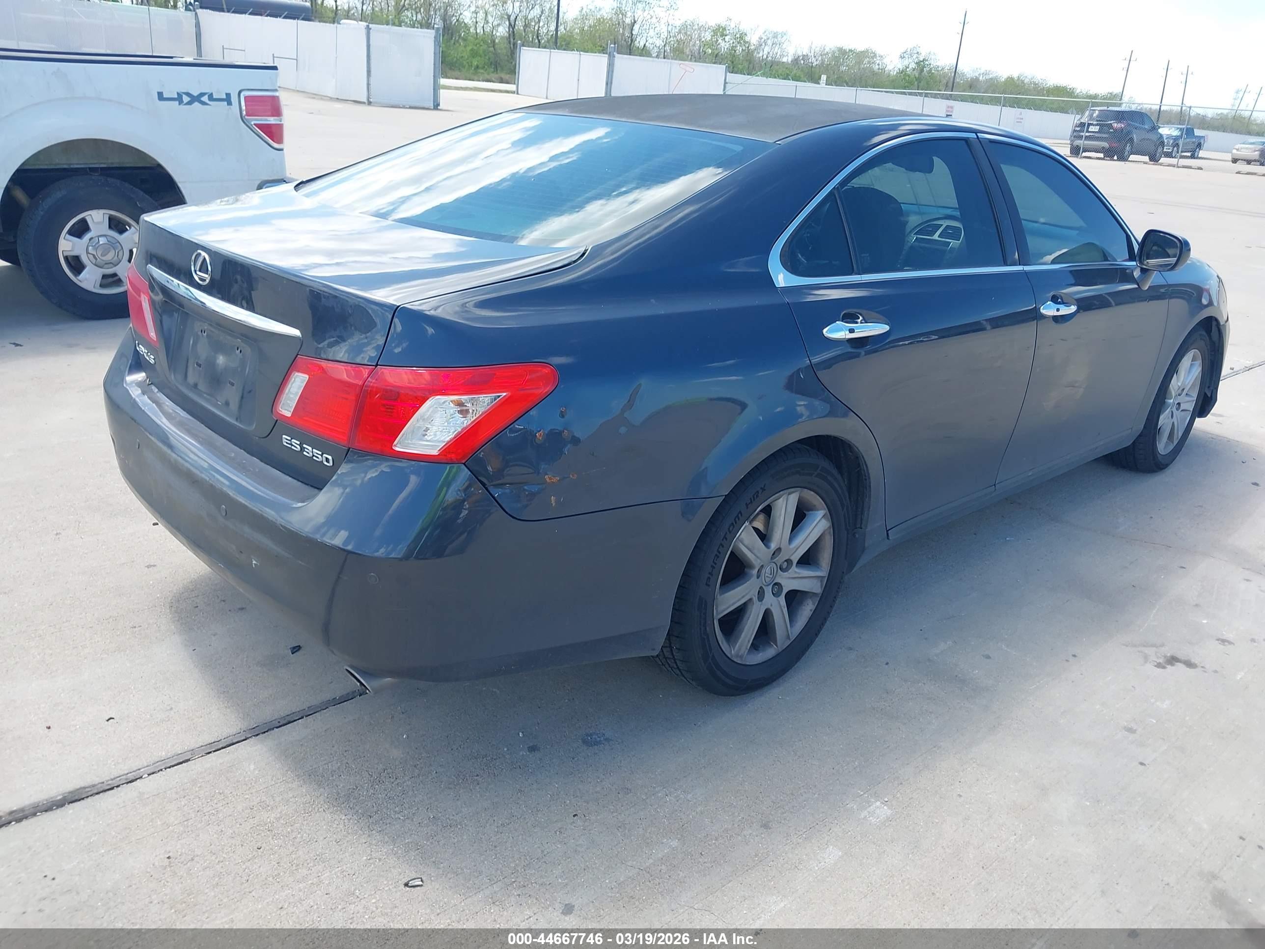 LEXUS ES image 4