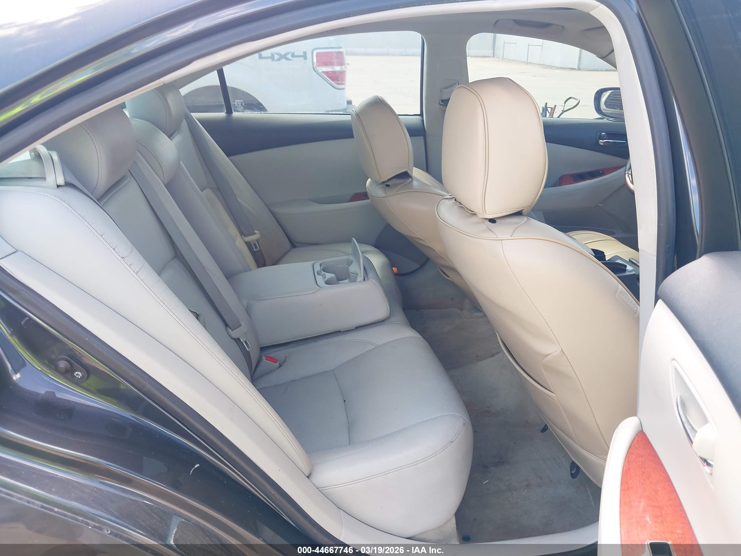 LEXUS ES image 8