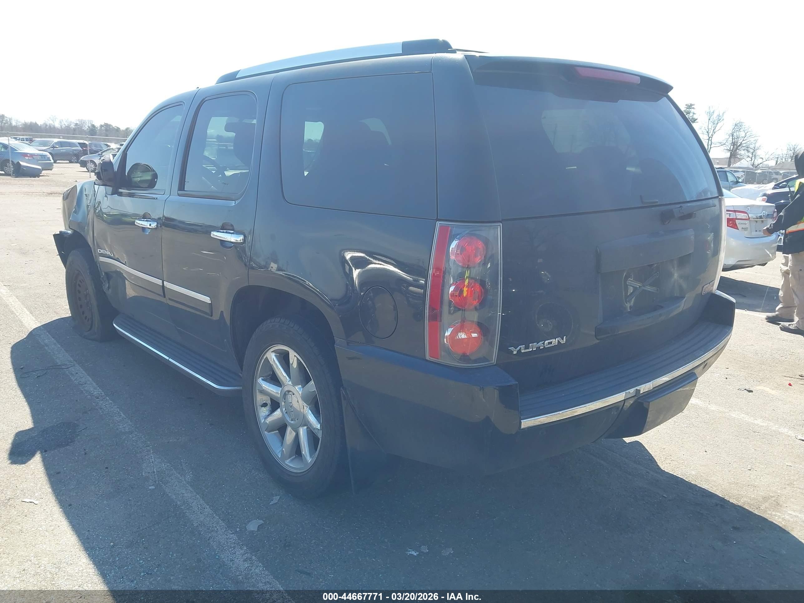 GMC YUKON image 3