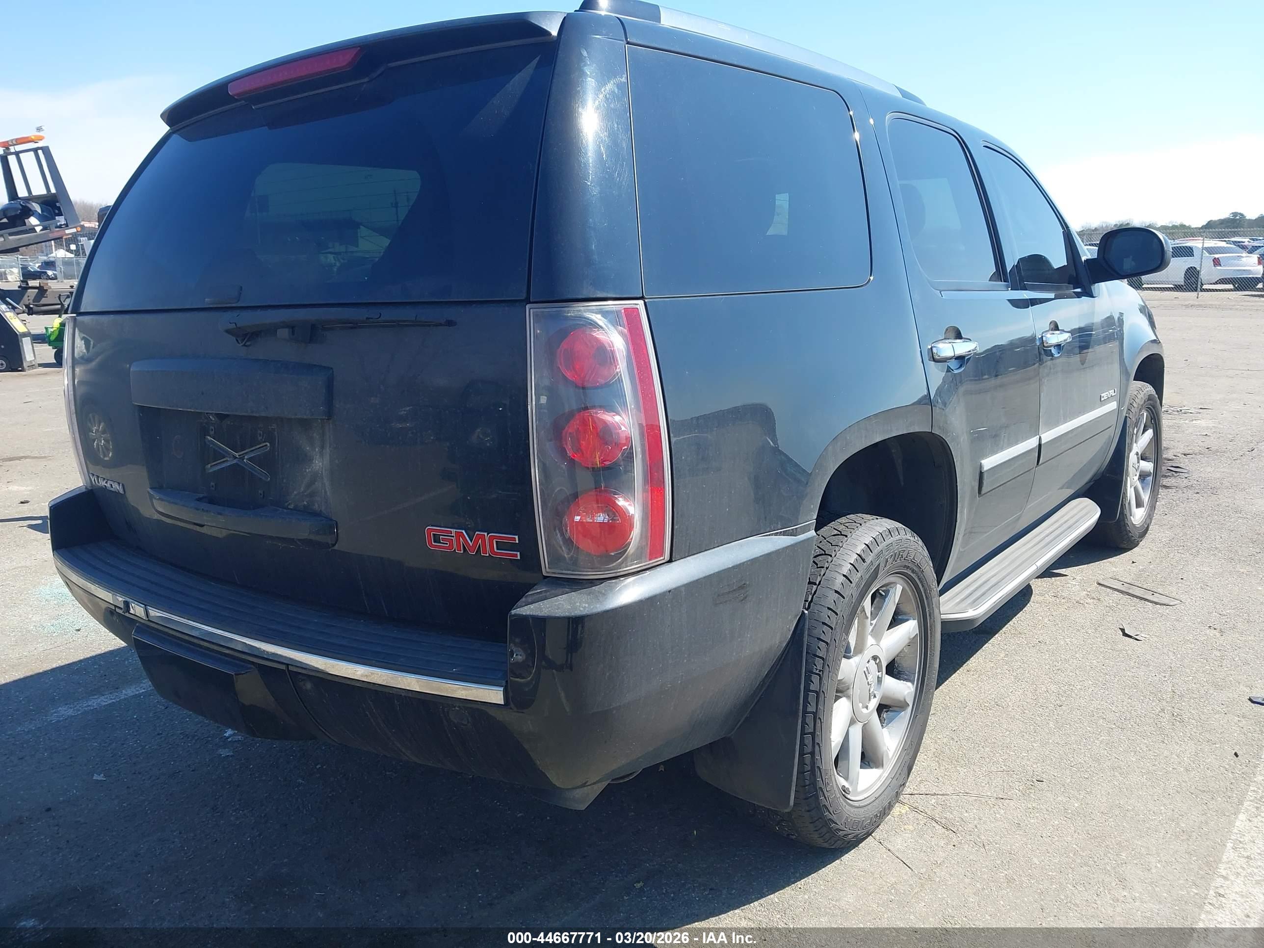GMC YUKON image 4