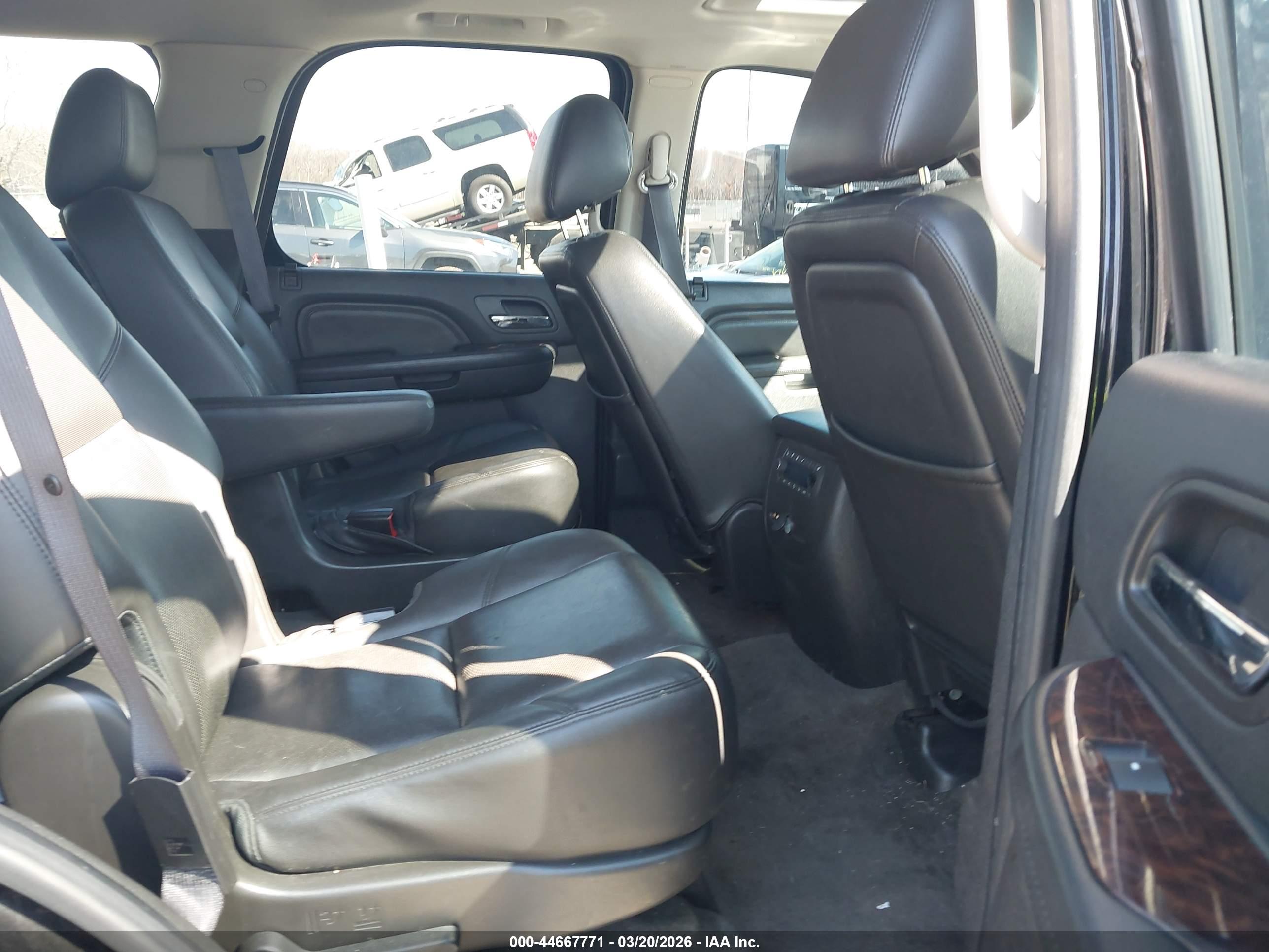 GMC YUKON image 8