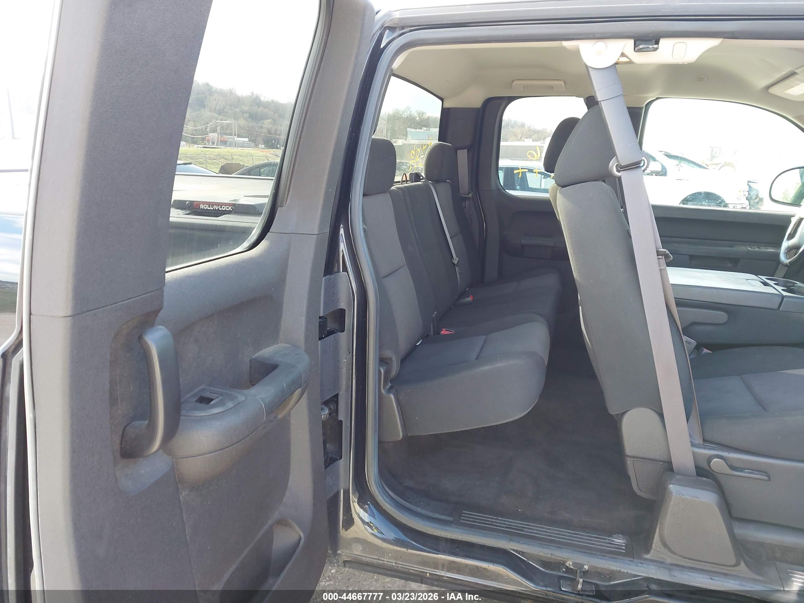 CHEVROLET SILVERADO image 8